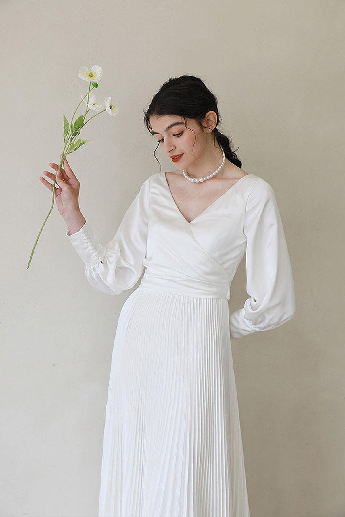 A-Line Sweep-Brush Train Crushed Material Wedding Dress CW3051 - COCOMELODY