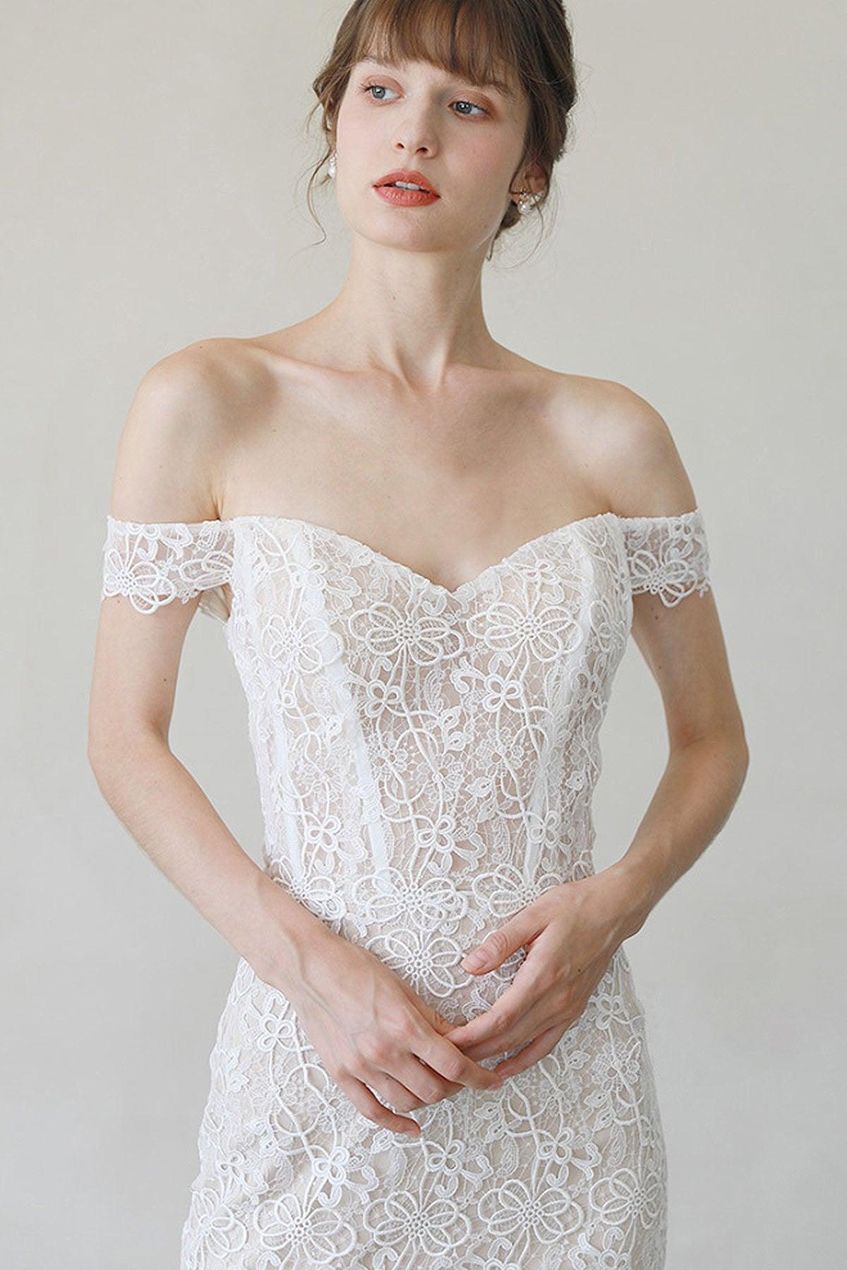 Trumpet-Mermaid Sweep-Brush Train Lace Wedding Dress CW3058 - COCOMELODY
