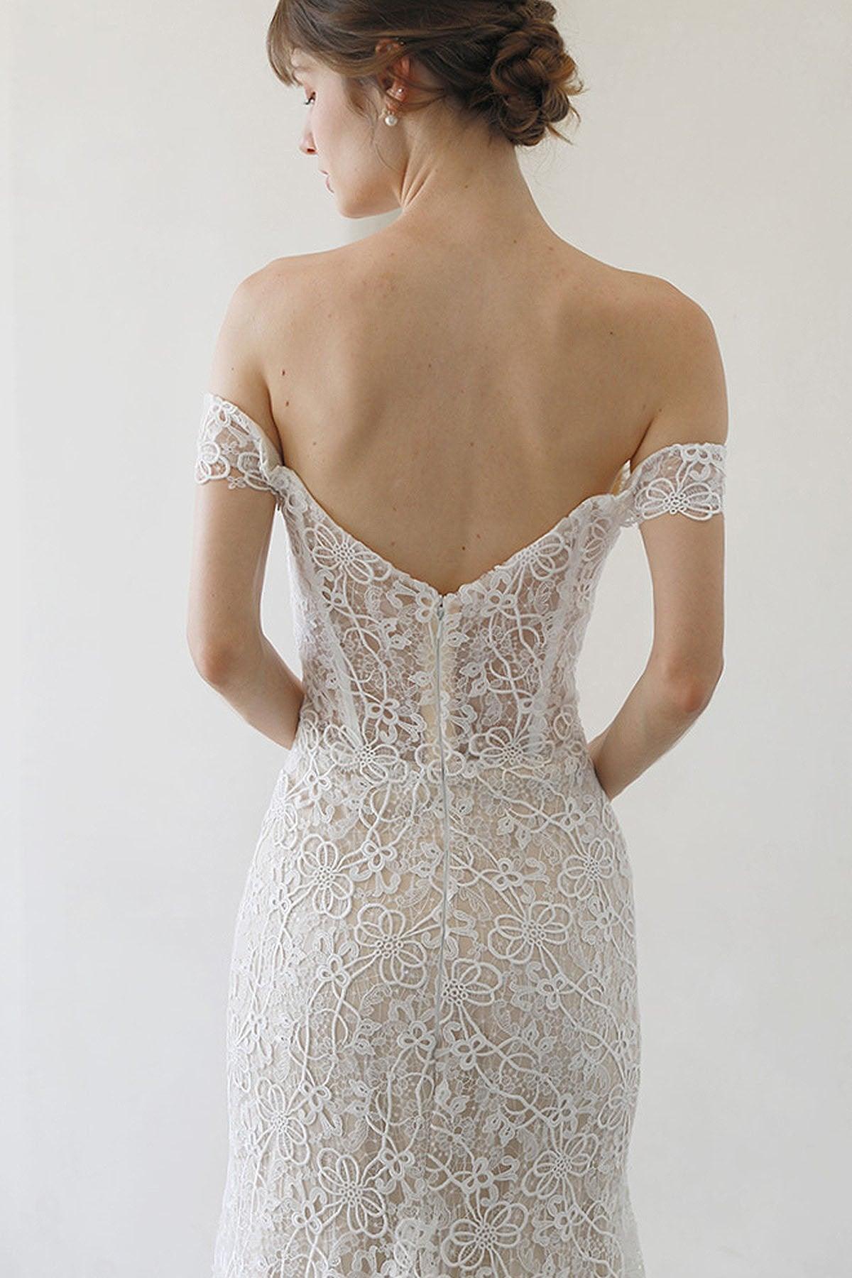 Trumpet-Mermaid Sweep-Brush Train Lace Wedding Dress CW3058 - COCOMELODY