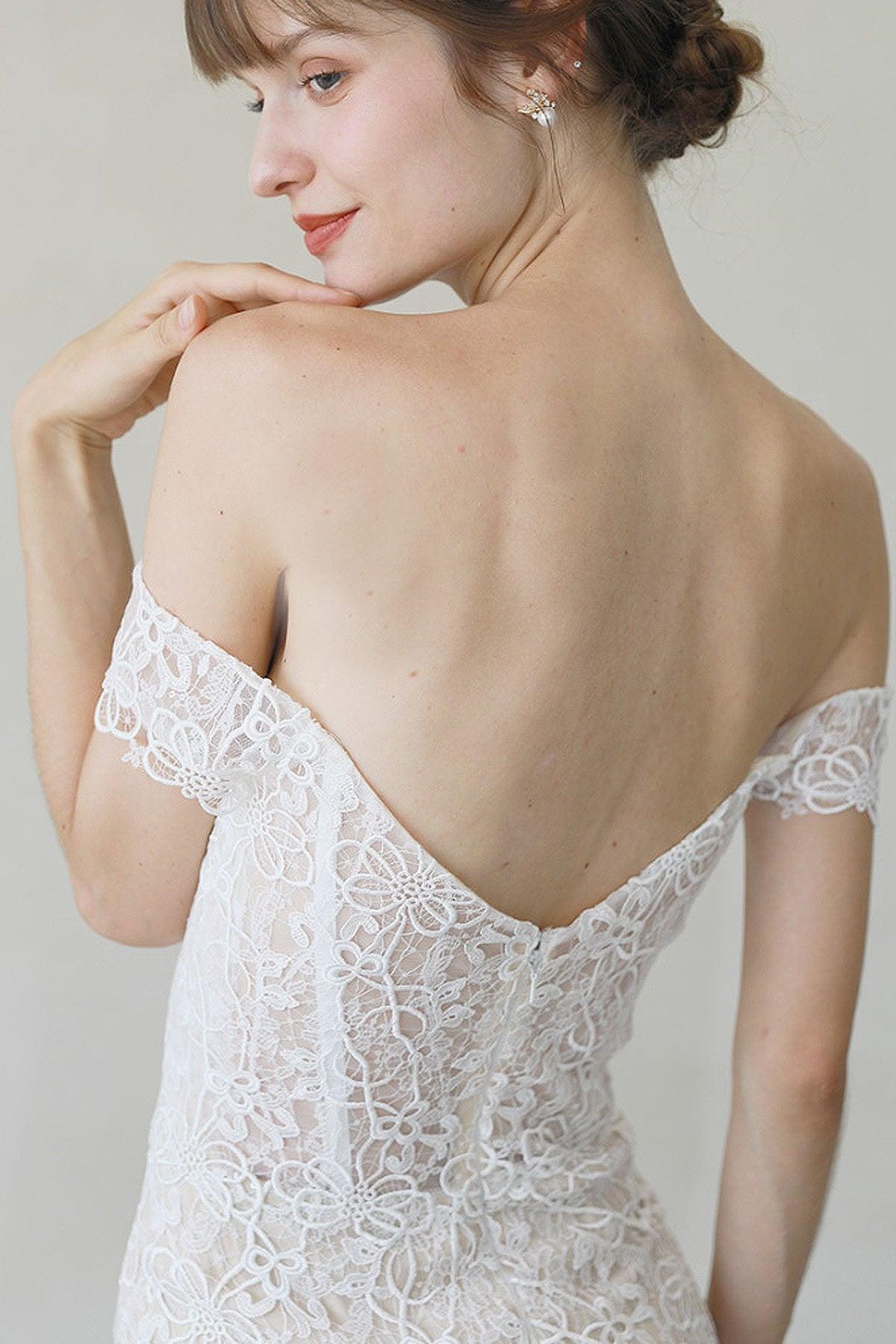 Trumpet-Mermaid Sweep-Brush Train Lace Wedding Dress CW3058 - COCOMELODY