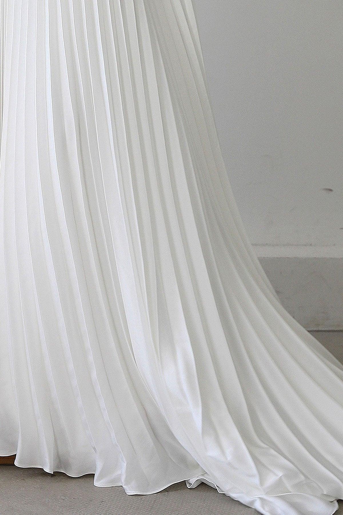 A-Line Sweep-Brush Train Crushed Material Wedding Dress CW3059 - COCOMELODY