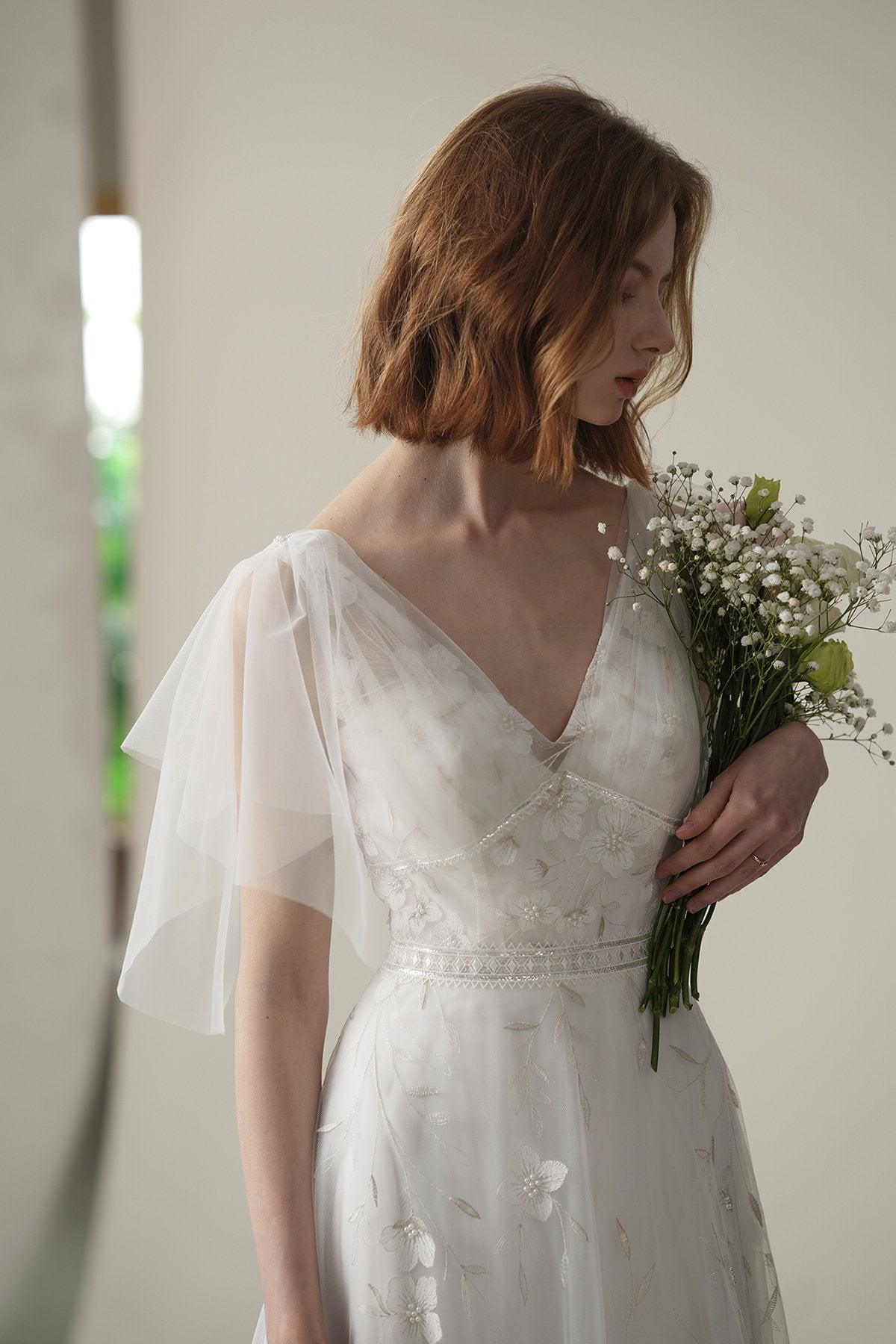 A-Line Sweep-Brush Train Lace Tulle Wedding Dress CW3085 - COCOMELODY