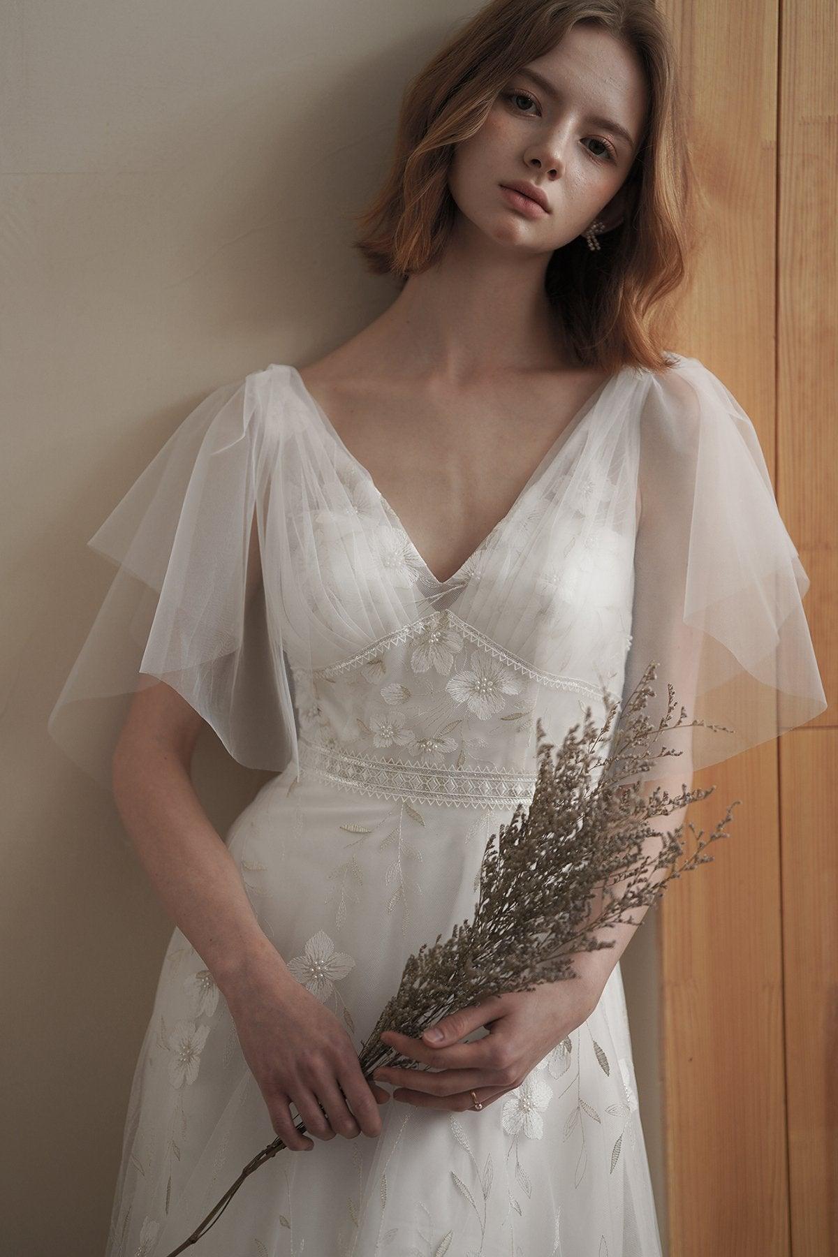 A-Line Sweep-Brush Train Lace Tulle Wedding Dress CW3085 - COCOMELODY