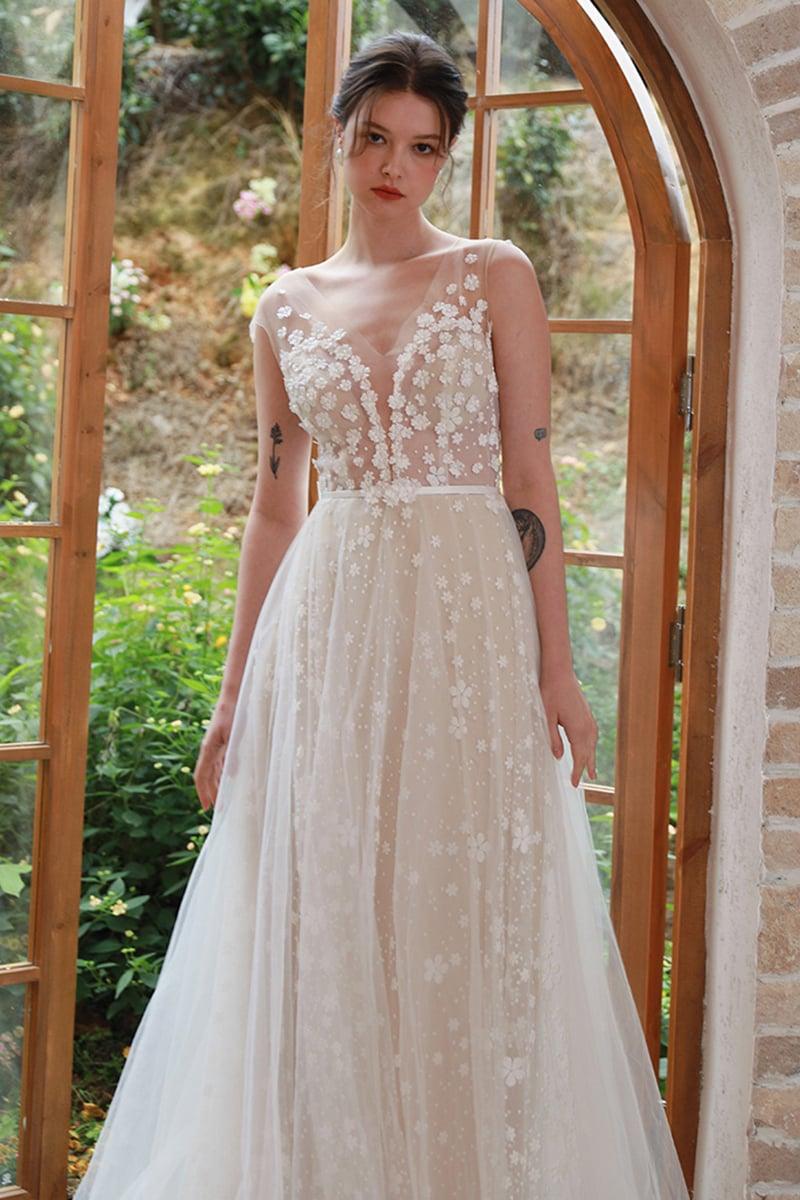 A-Line Sweep-Brush Train Lace Tulle Wedding Dress CW3099 - COCOMELODY