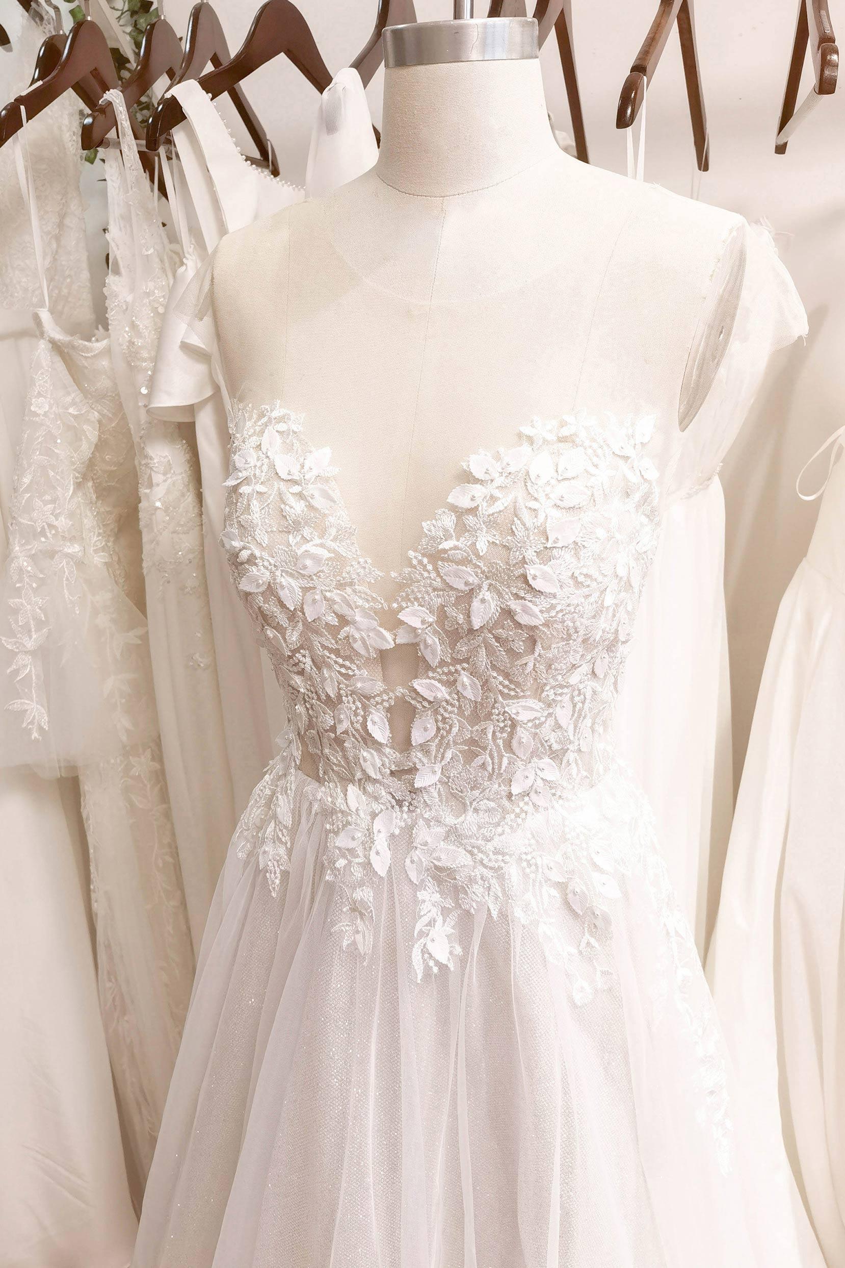 A-Line Sweep-Brush Train Lace Tulle Wedding Dress CW3109 - COCOMELODY