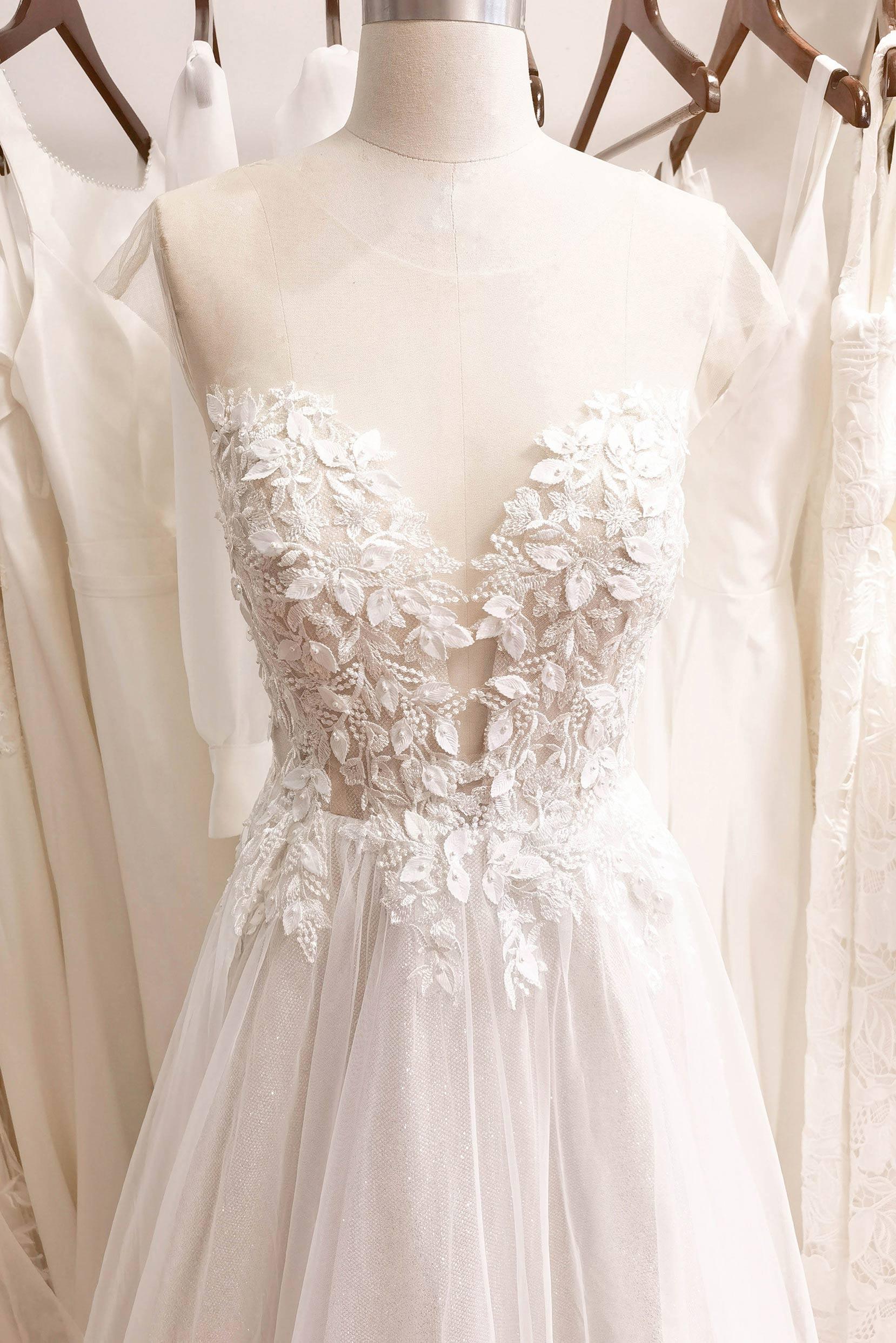 A-Line Sweep-Brush Train Lace Tulle Wedding Dress CW3109 - COCOMELODY