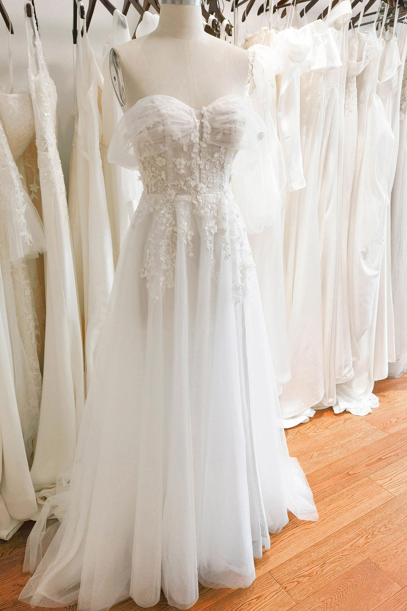 A-Line Sweep-Brush Train Lace Tulle Wedding Dress CW3113 - COCOMELODY