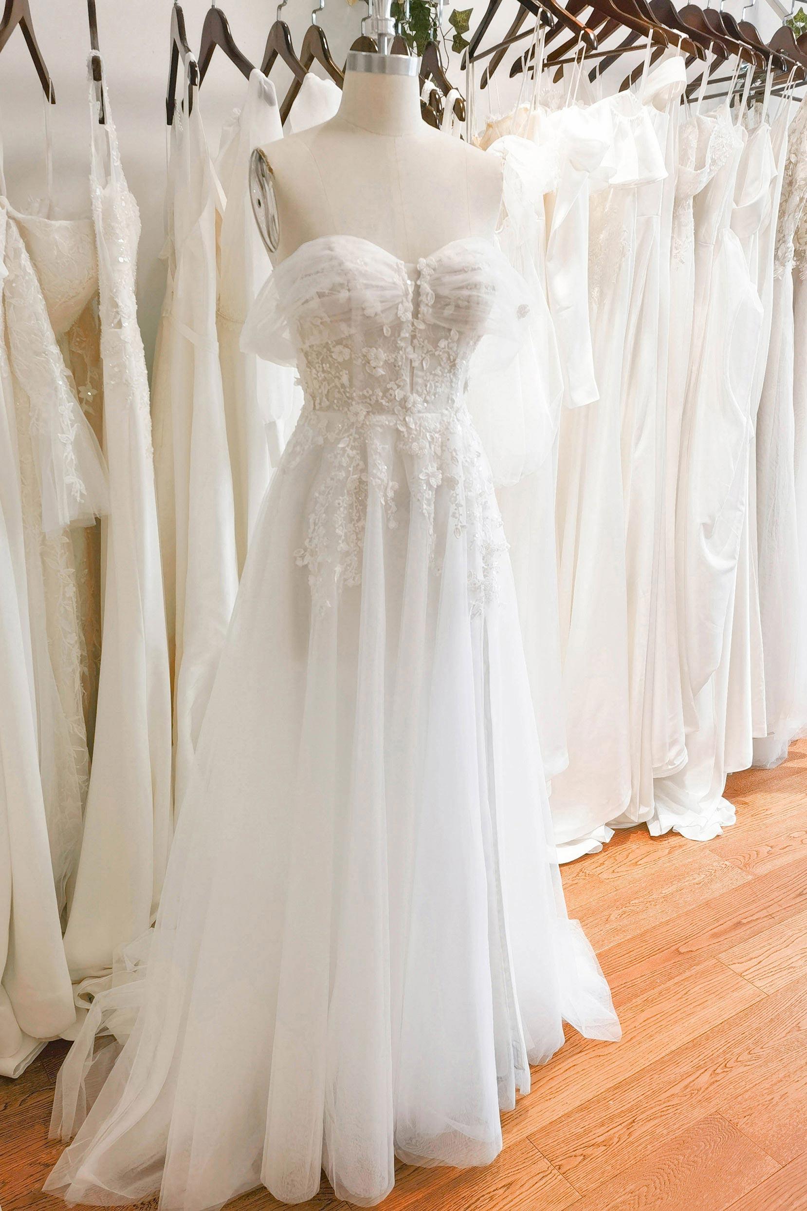 A-Line Sweep-Brush Train Lace Tulle Wedding Dress CW3113 - COCOMELODY