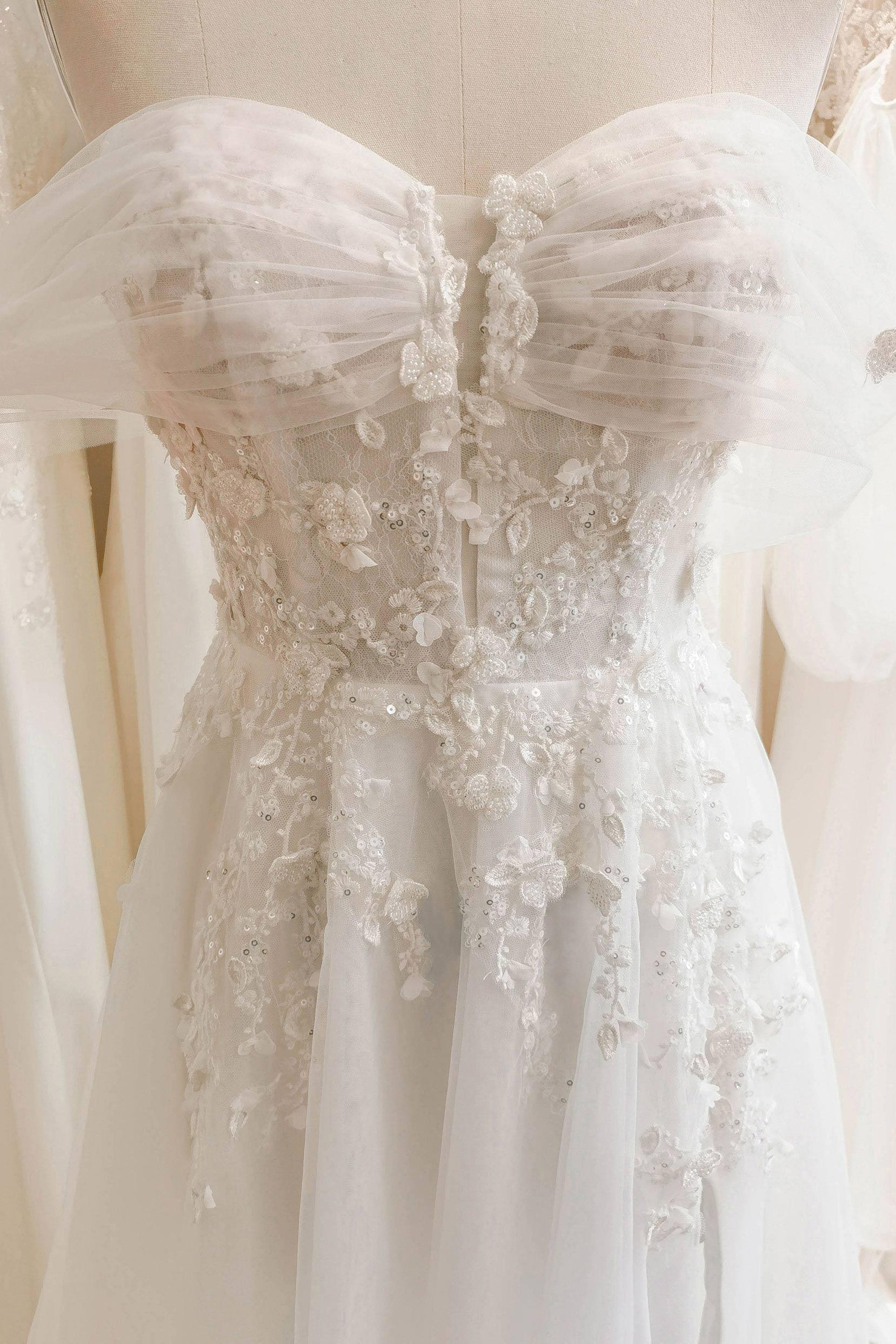 A-Line Sweep-Brush Train Lace Tulle Wedding Dress CW3113 - COCOMELODY