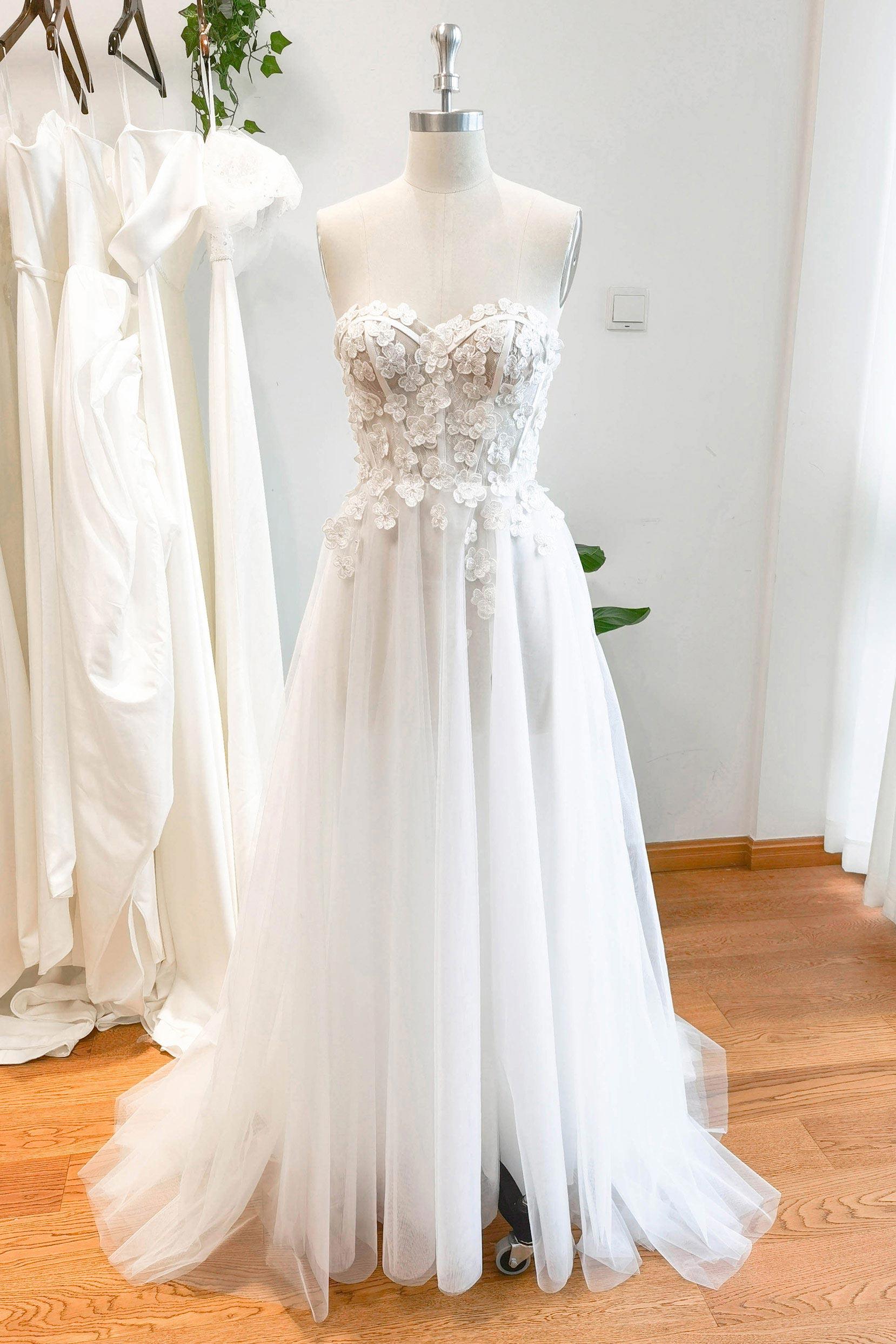 A-Line Sweep-Brush Train Lace Tulle Wedding Dress CW3117 - COCOMELODY