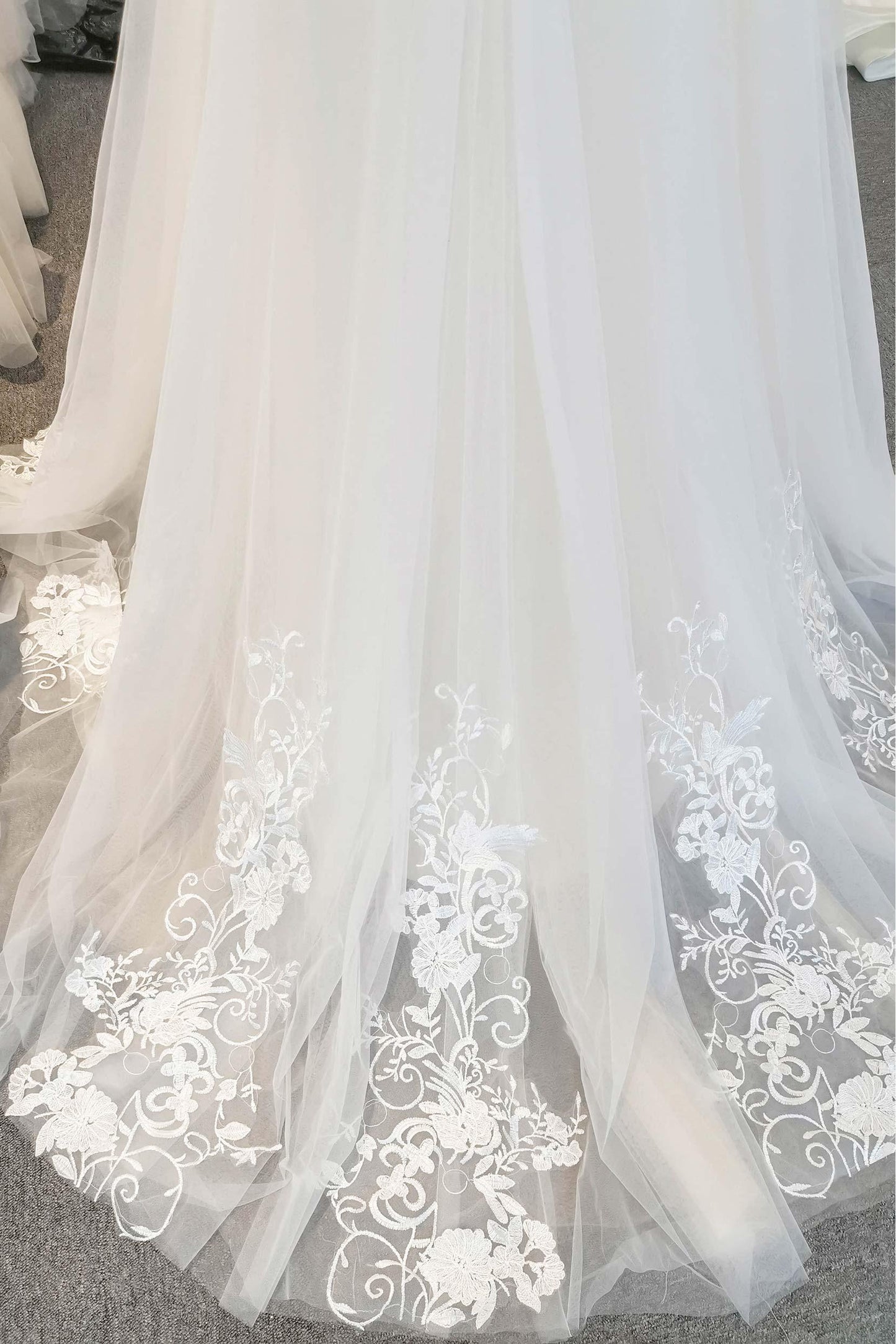 A-Line Sweep-Brush Train Lace Tulle Wedding Dress CW3120 - COCOMELODY