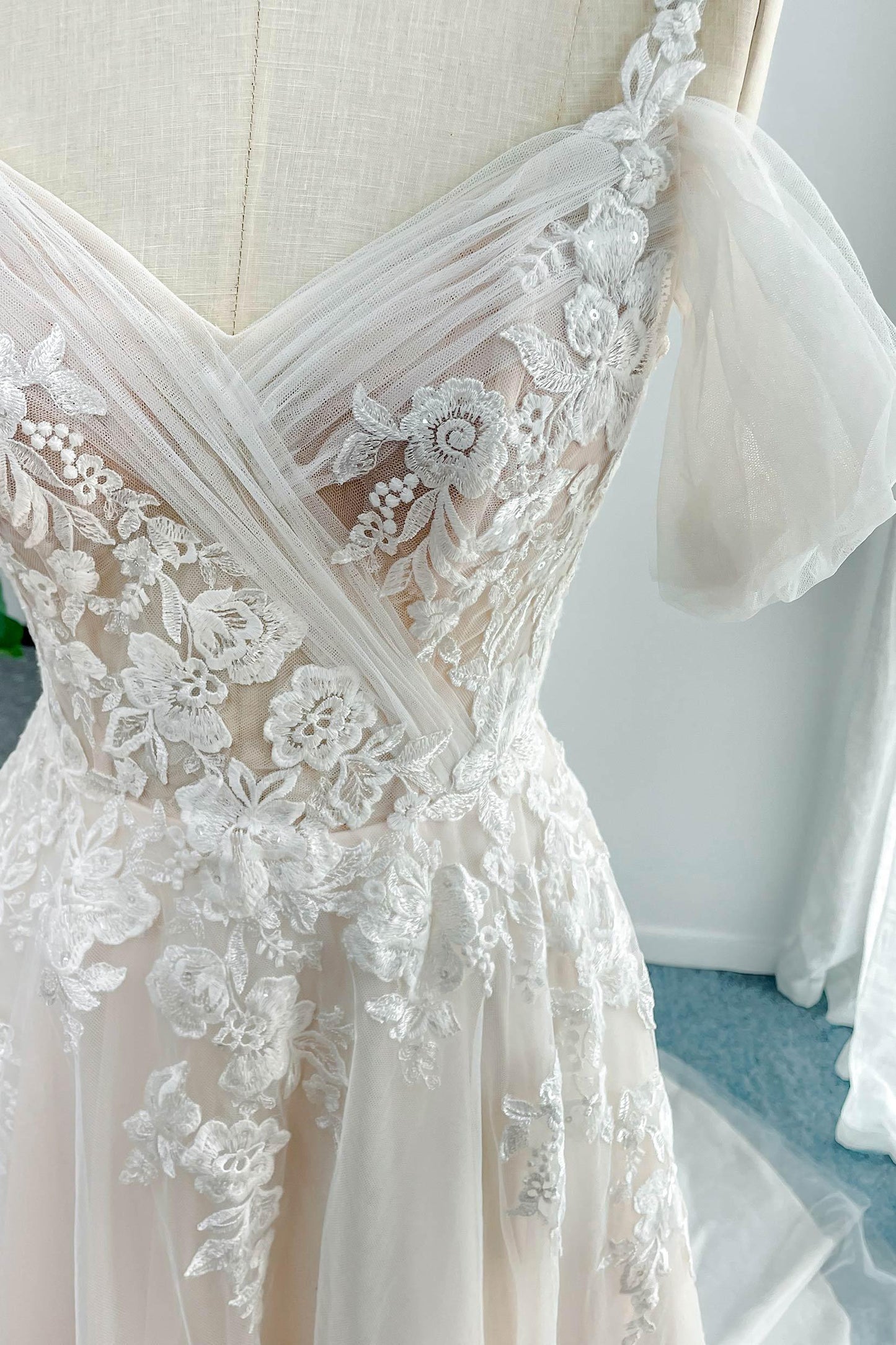 A-Line Chapel Train Lace Tulle Wedding Dress CW3127 - COCOMELODY
