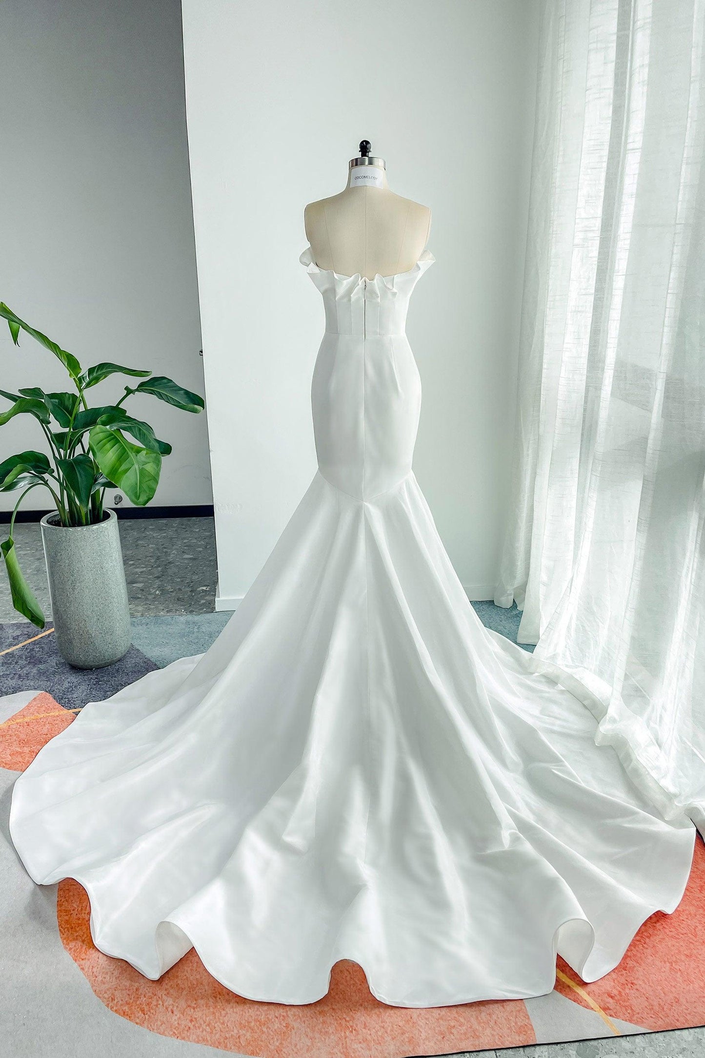 Trumpet-Mermaid Court Train Taffeta Wedding Dress CW3131 - COCOMELODY