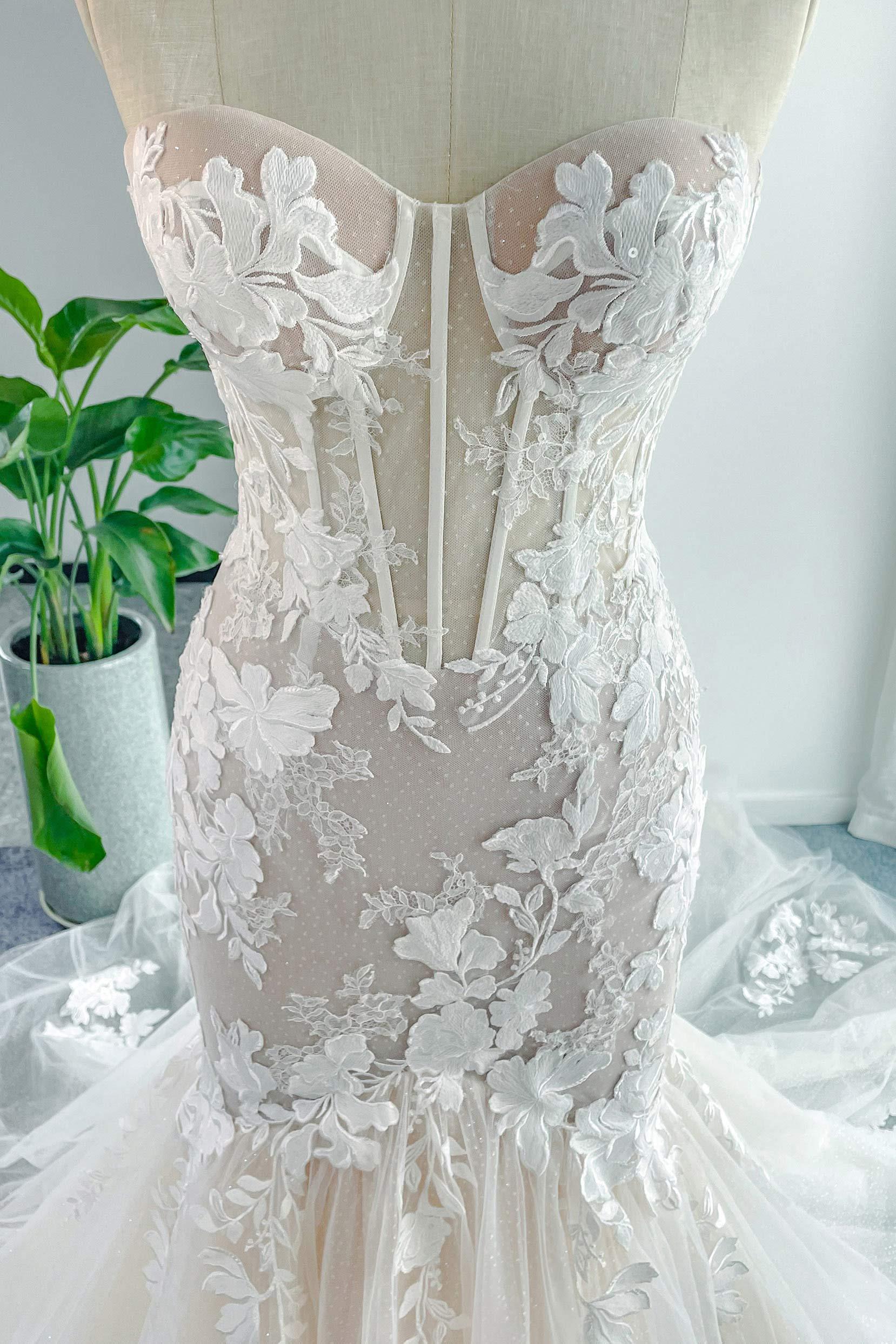 Trumpet-Mermaid Chapel Train Lace Tulle Wedding Dress CW3133 - COCOMELODY