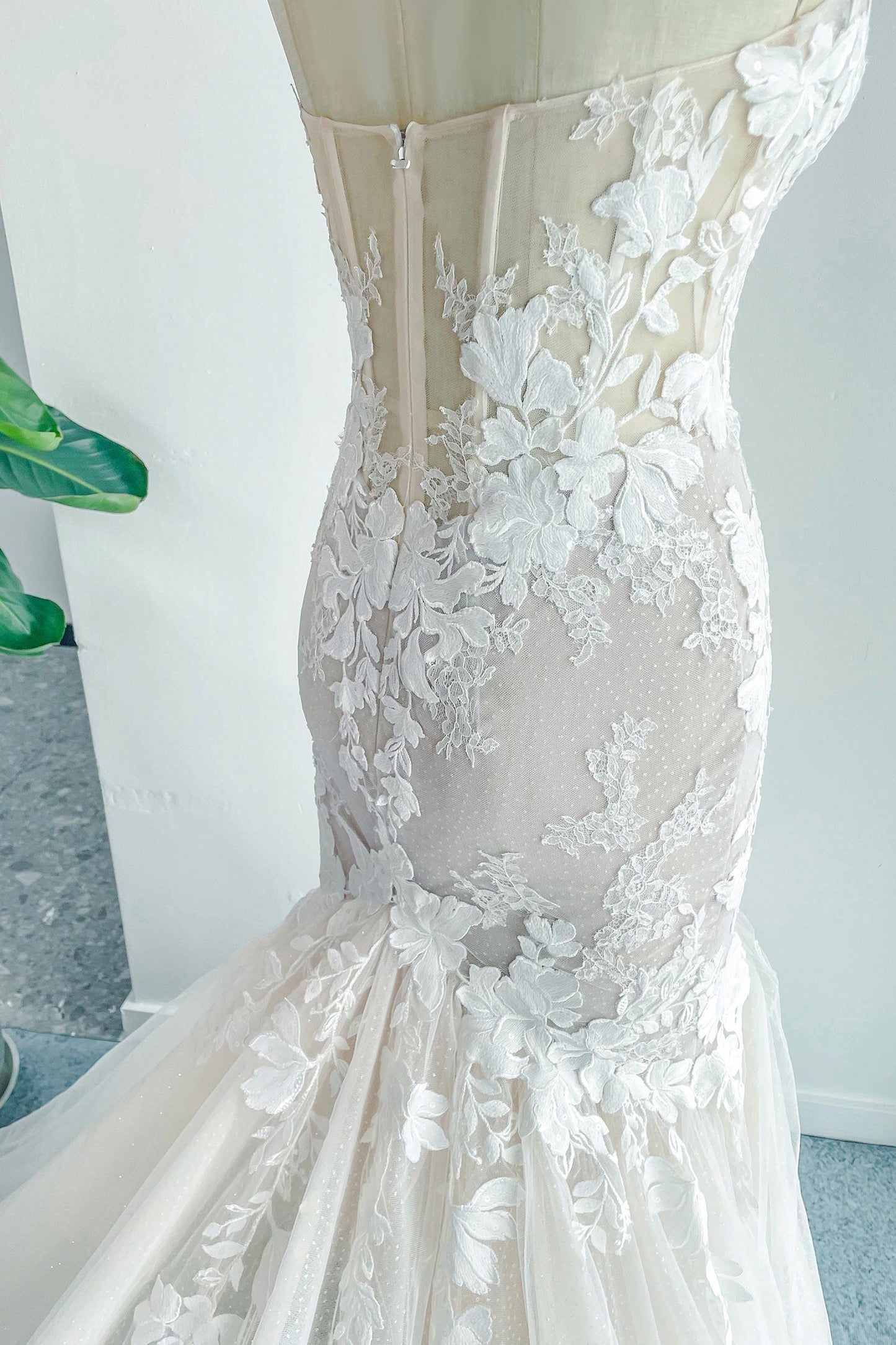 Trumpet-Mermaid Chapel Train Lace Tulle Wedding Dress CW3133 - COCOMELODY