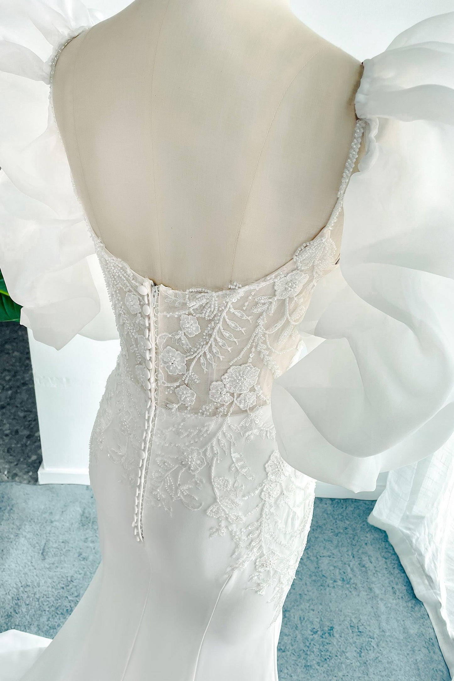 Trumpet-Mermaid Court Train Lace Stretch Satin Wedding Dress CW3137 - COCOMELODY