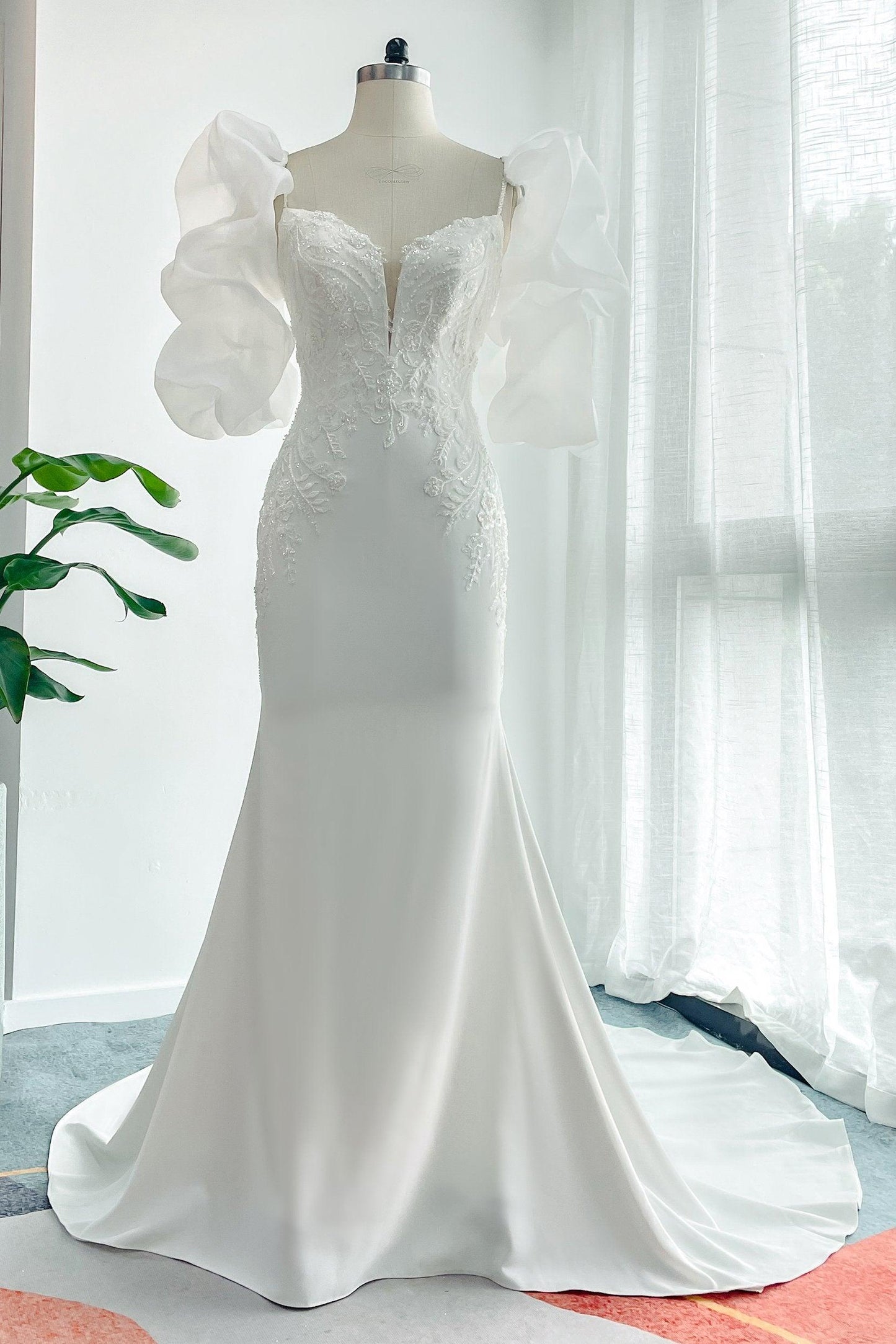 Trumpet-Mermaid Court Train Lace Stretch Satin Wedding Dress CW3137 - COCOMELODY
