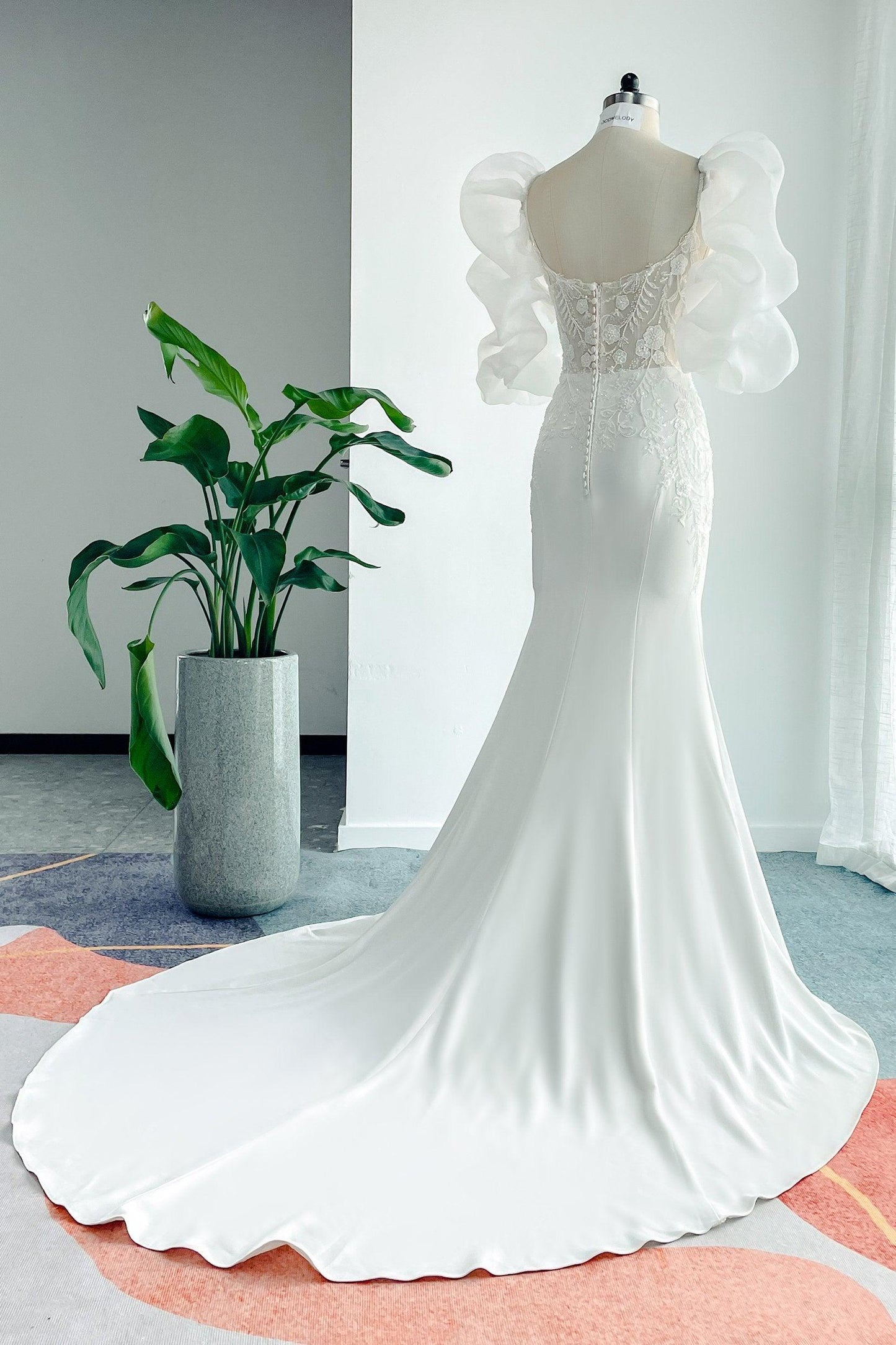 Trumpet-Mermaid Court Train Lace Stretch Satin Wedding Dress CW3137 - COCOMELODY