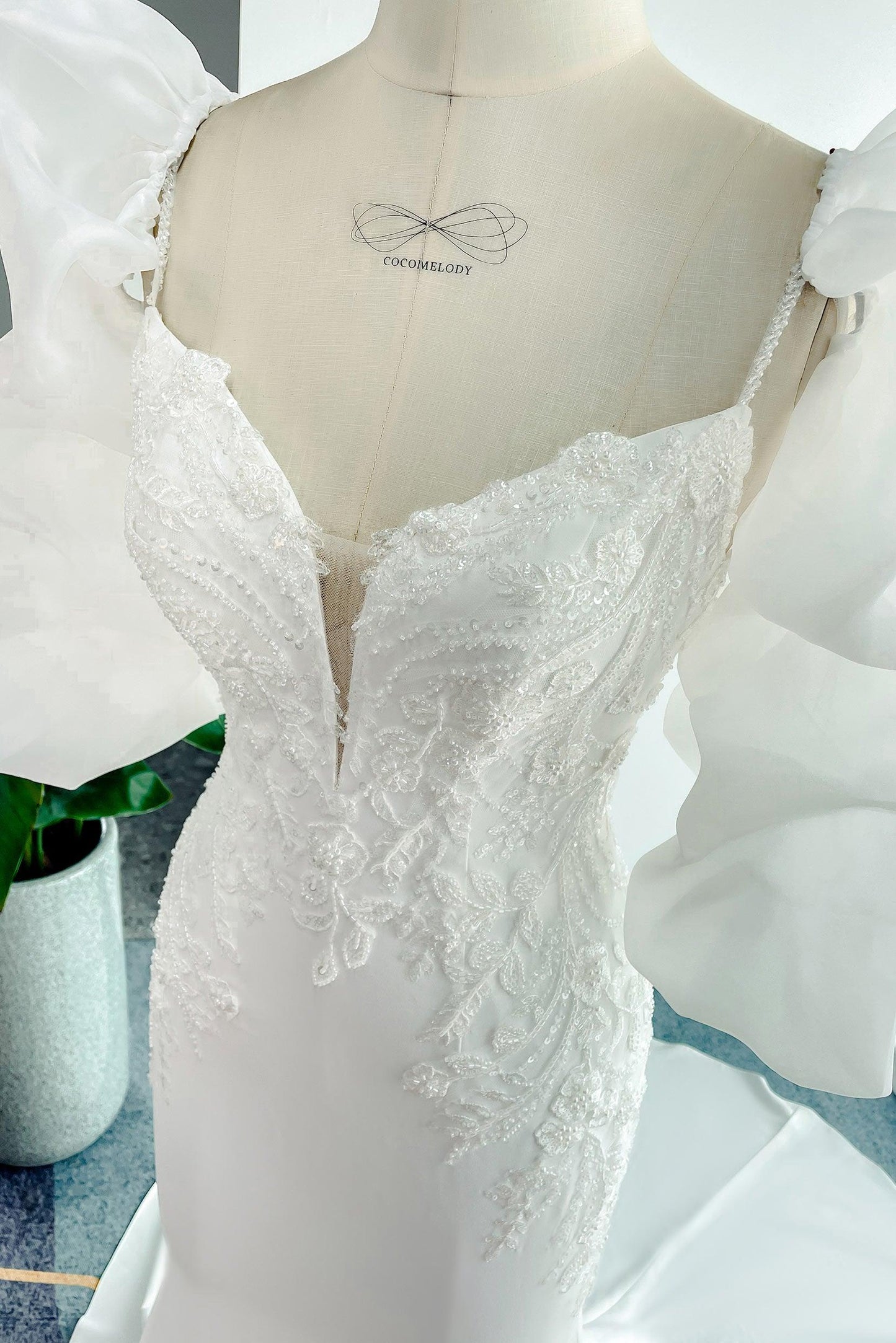 Trumpet-Mermaid Court Train Lace Stretch Satin Wedding Dress CW3137 - COCOMELODY