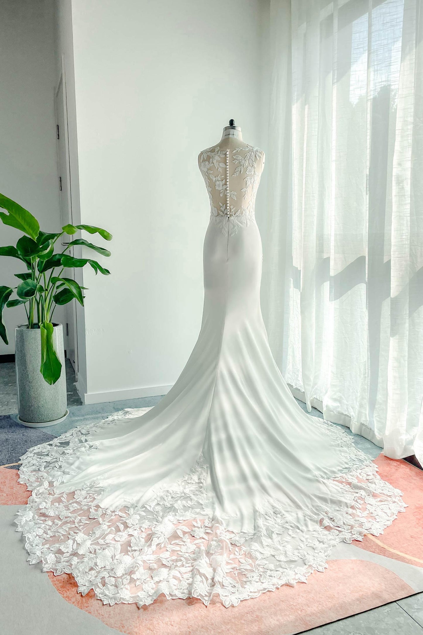 Trumpet-Mermaid Court Train Lace Stretch Satin Wedding Dress CW3138 - COCOMELODY