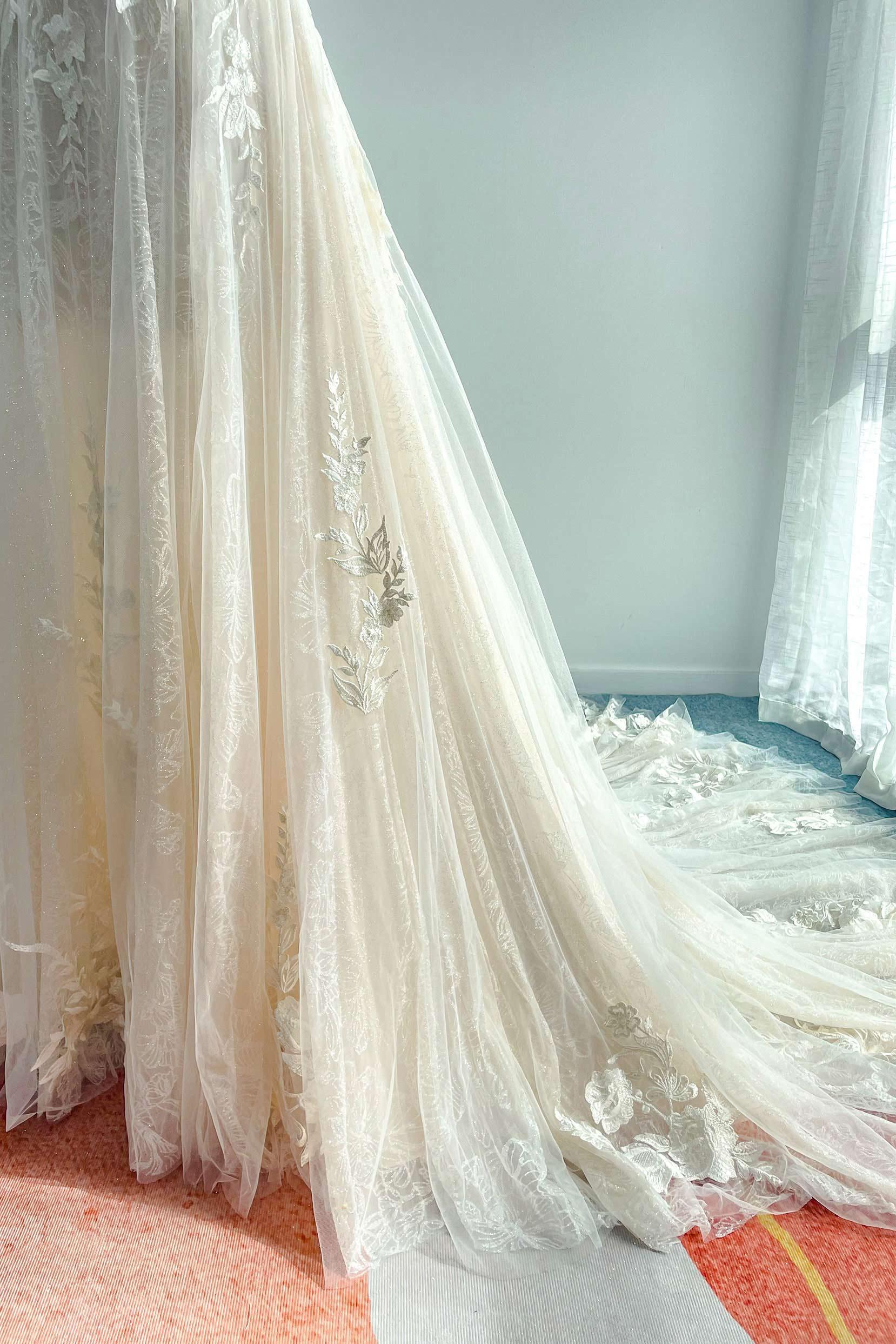 A-Line Court Train Lace Tulle Wedding Dress CW3140 - COCOMELODY