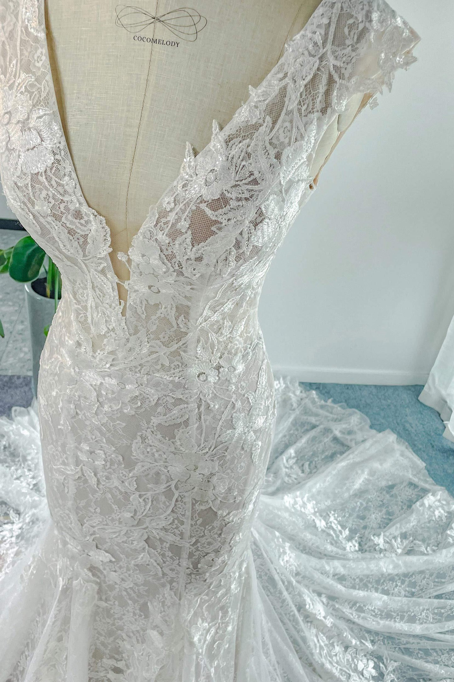 Trumpet-Mermaid Chapel Train Lace Tulle Wedding Dress CW3142 - COCOMELODY