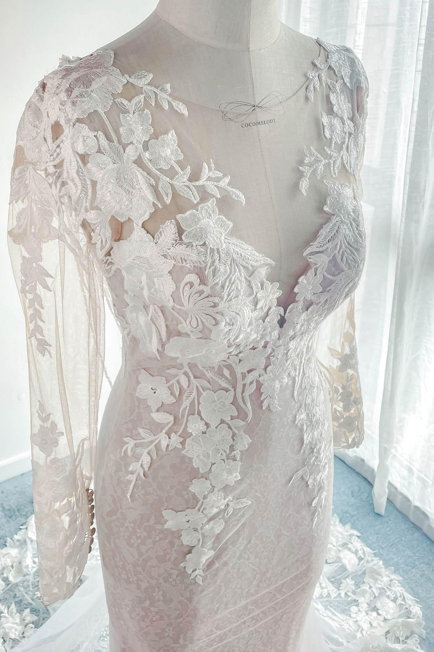 Trumpet-Mermaid Court Train Lace Tulle Wedding Dress CW3143 - COCOMELODY