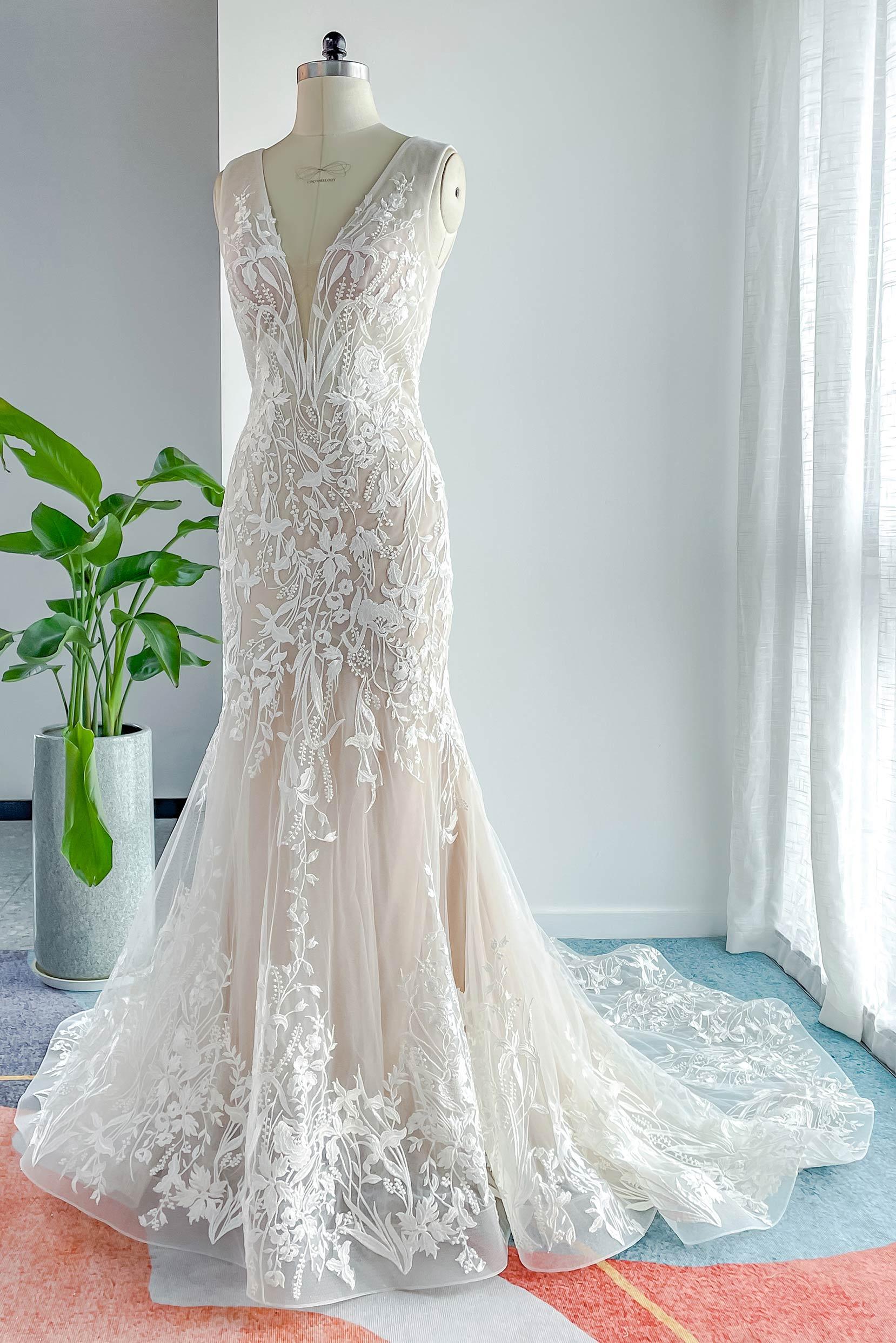 Trumpet-Mermaid Court Train Lace Tulle Wedding Dress CW3144 - COCOMELODY