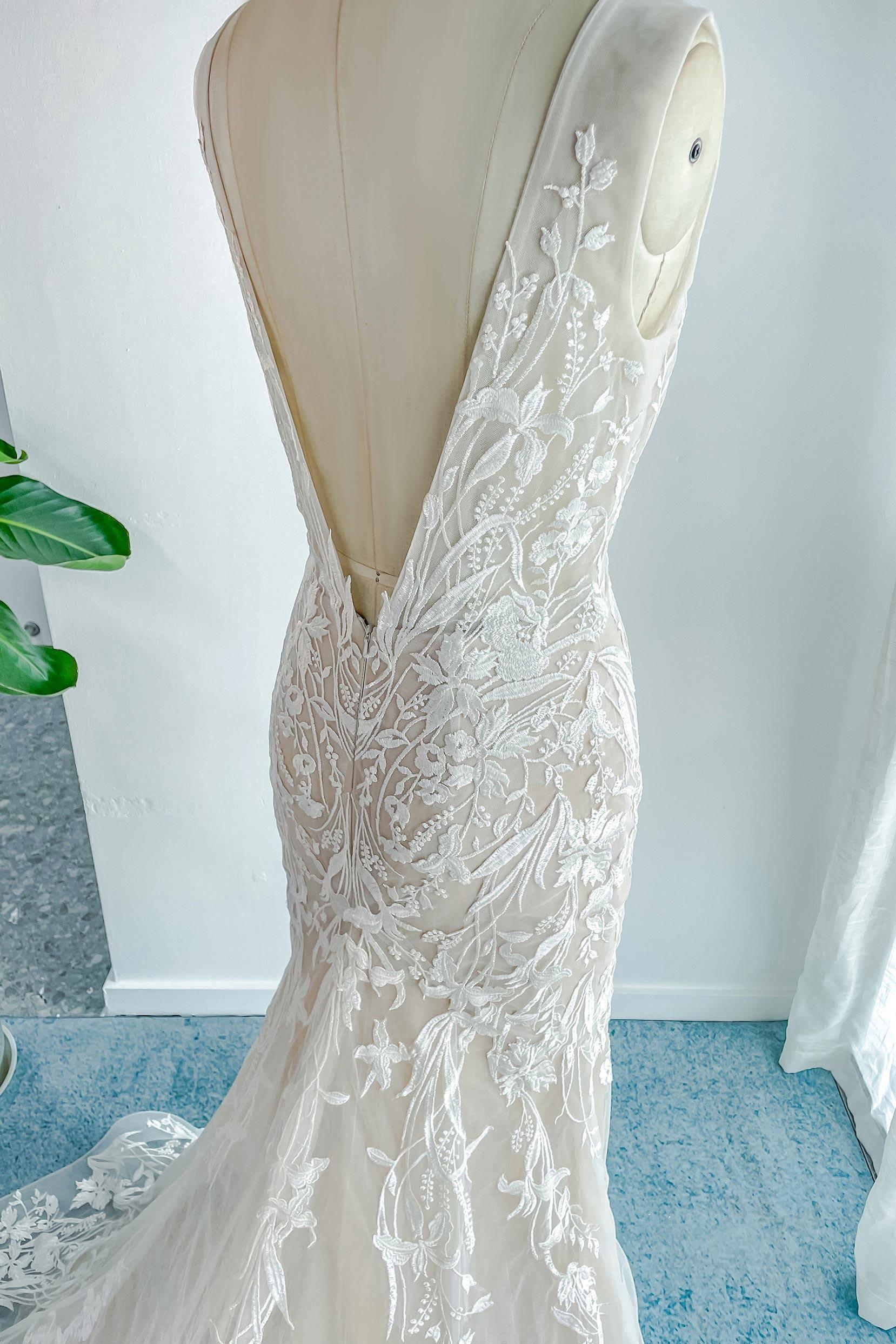 Trumpet-Mermaid Court Train Lace Tulle Wedding Dress CW3144 - COCOMELODY