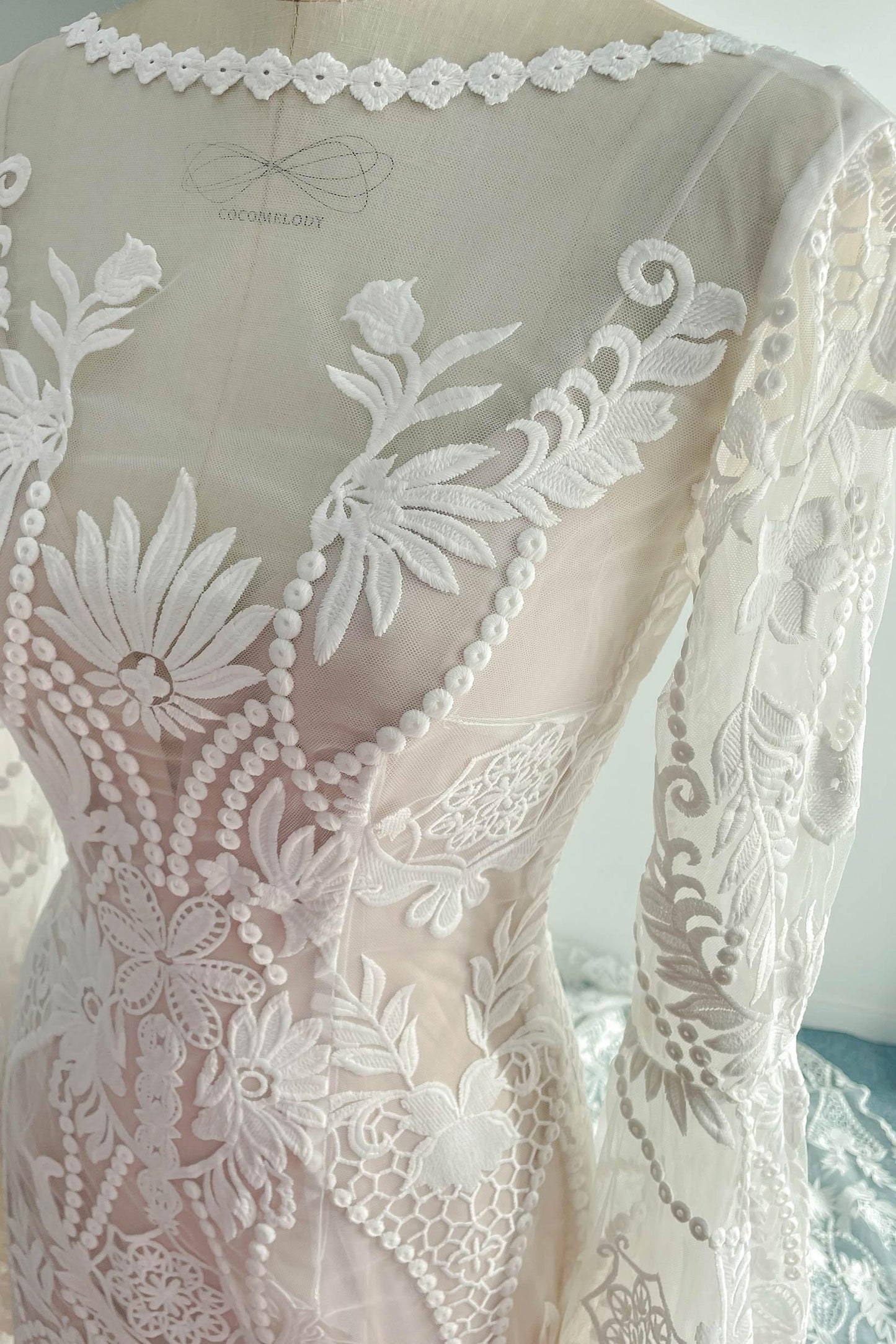 Trumpet-Mermaid Chapel Train Lace Tulle Wedding Dress CW3146 - COCOMELODY