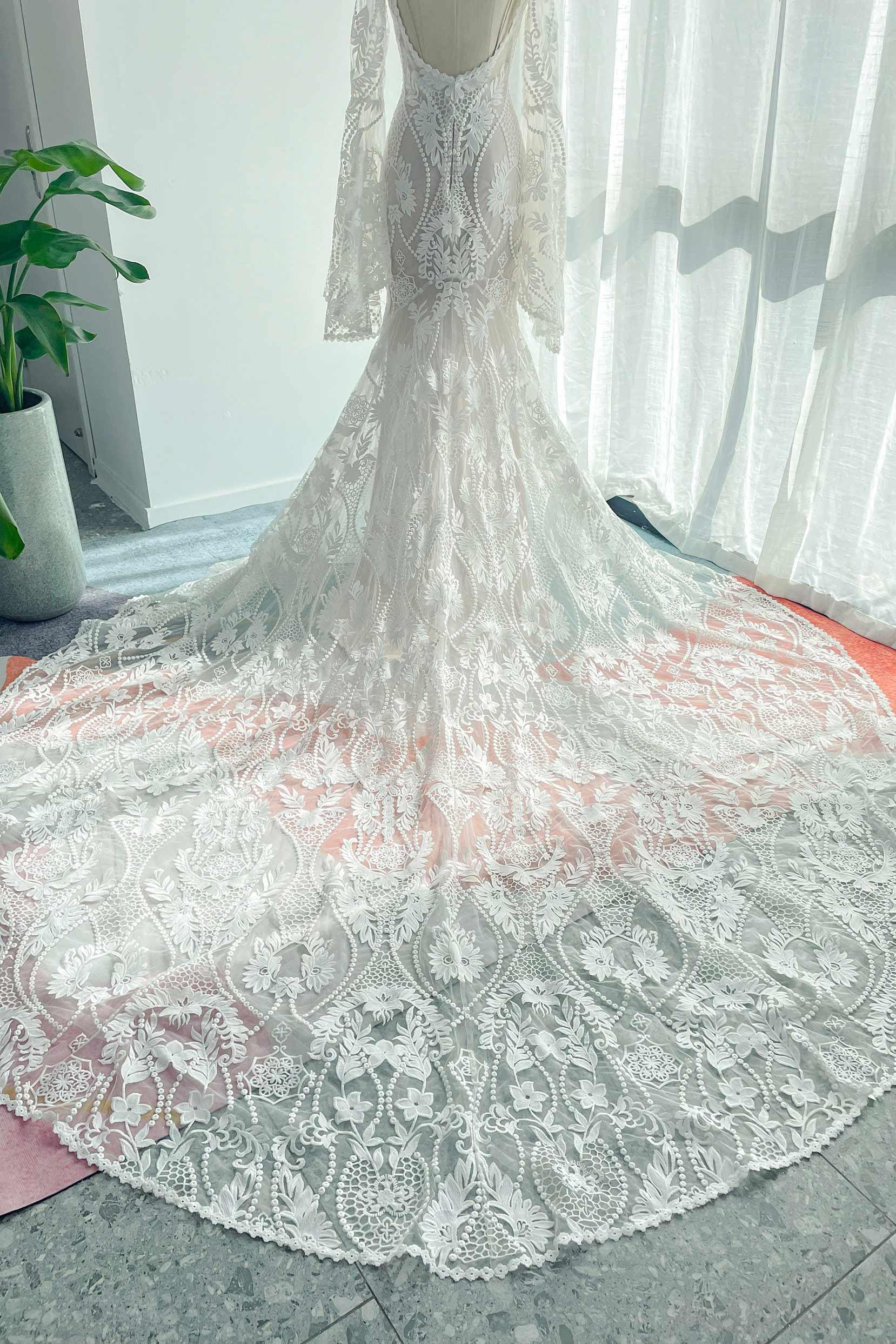 Trumpet-Mermaid Chapel Train Lace Tulle Wedding Dress CW3146 - COCOMELODY