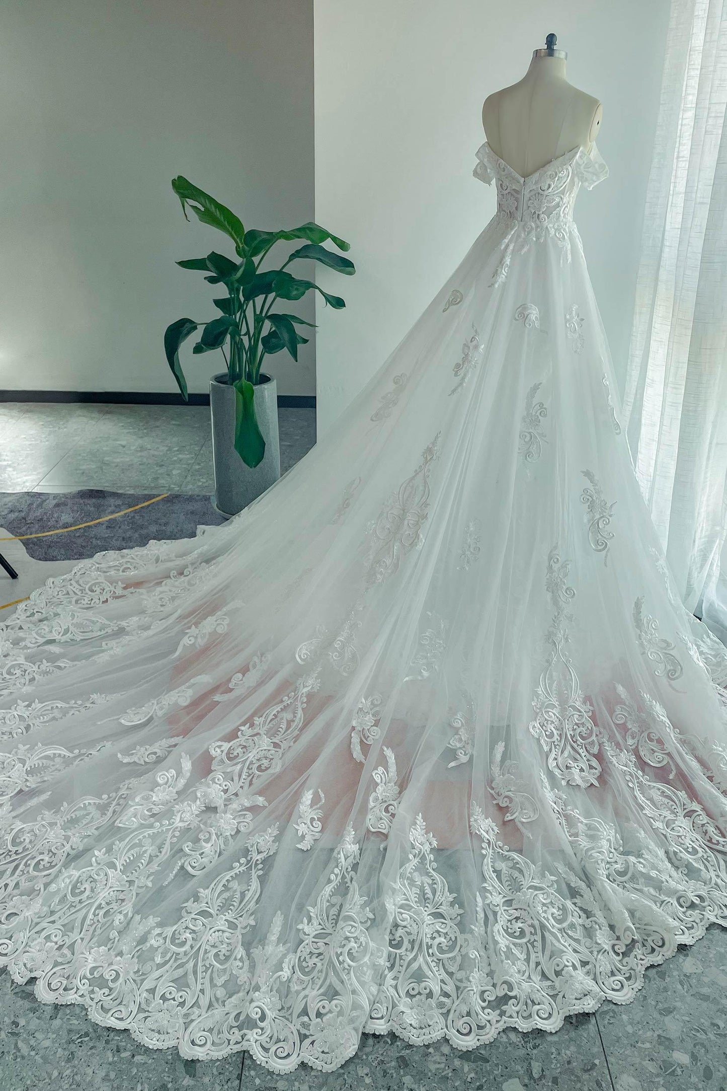 Trumpet-Mermaid Chapel Train Lace Tulle Wedding Dress CW3149 - COCOMELODY