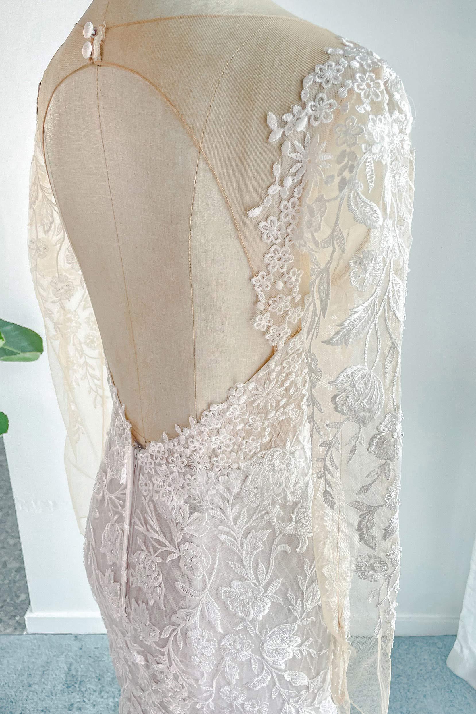 Trumpet-Mermaid Chapel Train Lace Tulle Wedding Dress CW3152 - COCOMELODY