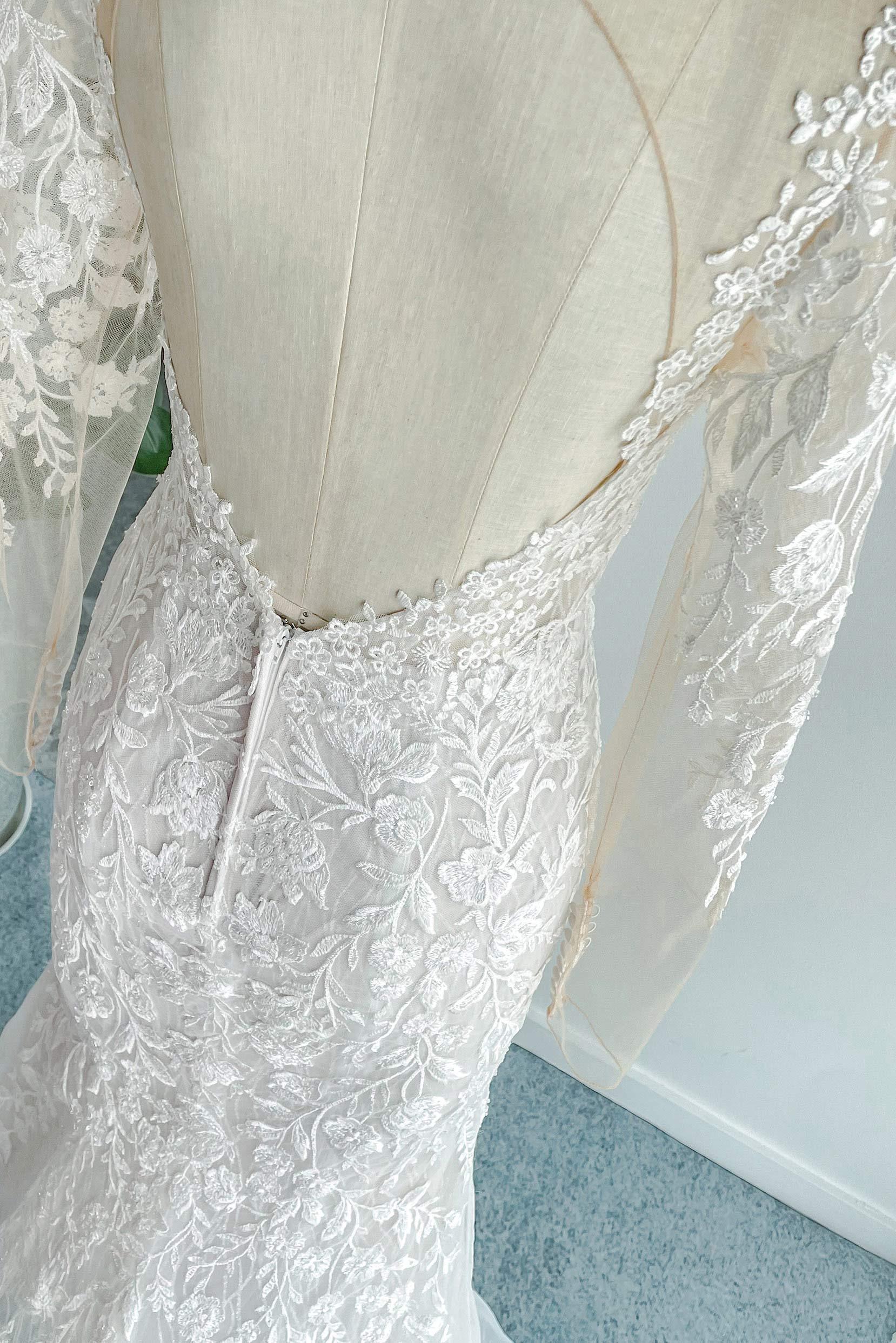Trumpet-Mermaid Chapel Train Lace Tulle Wedding Dress CW3152 - COCOMELODY