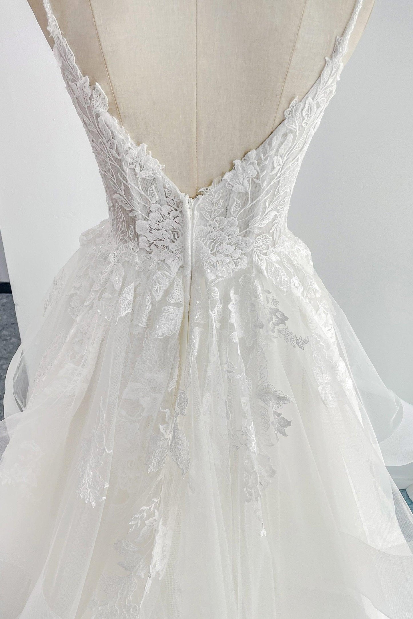 A-Line Court Train Lace Tulle Wedding Dress CW3154 - COCOMELODY