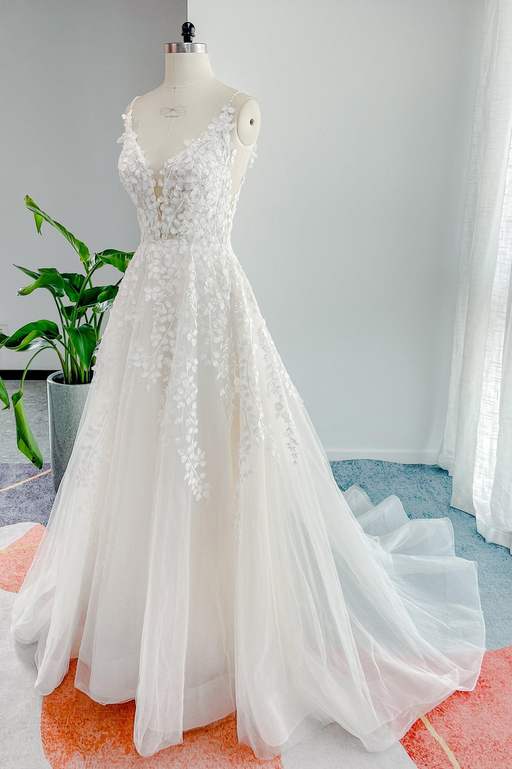 A-Line Court Train Lace Tulle Wedding Dress CW3157 - COCOMELODY