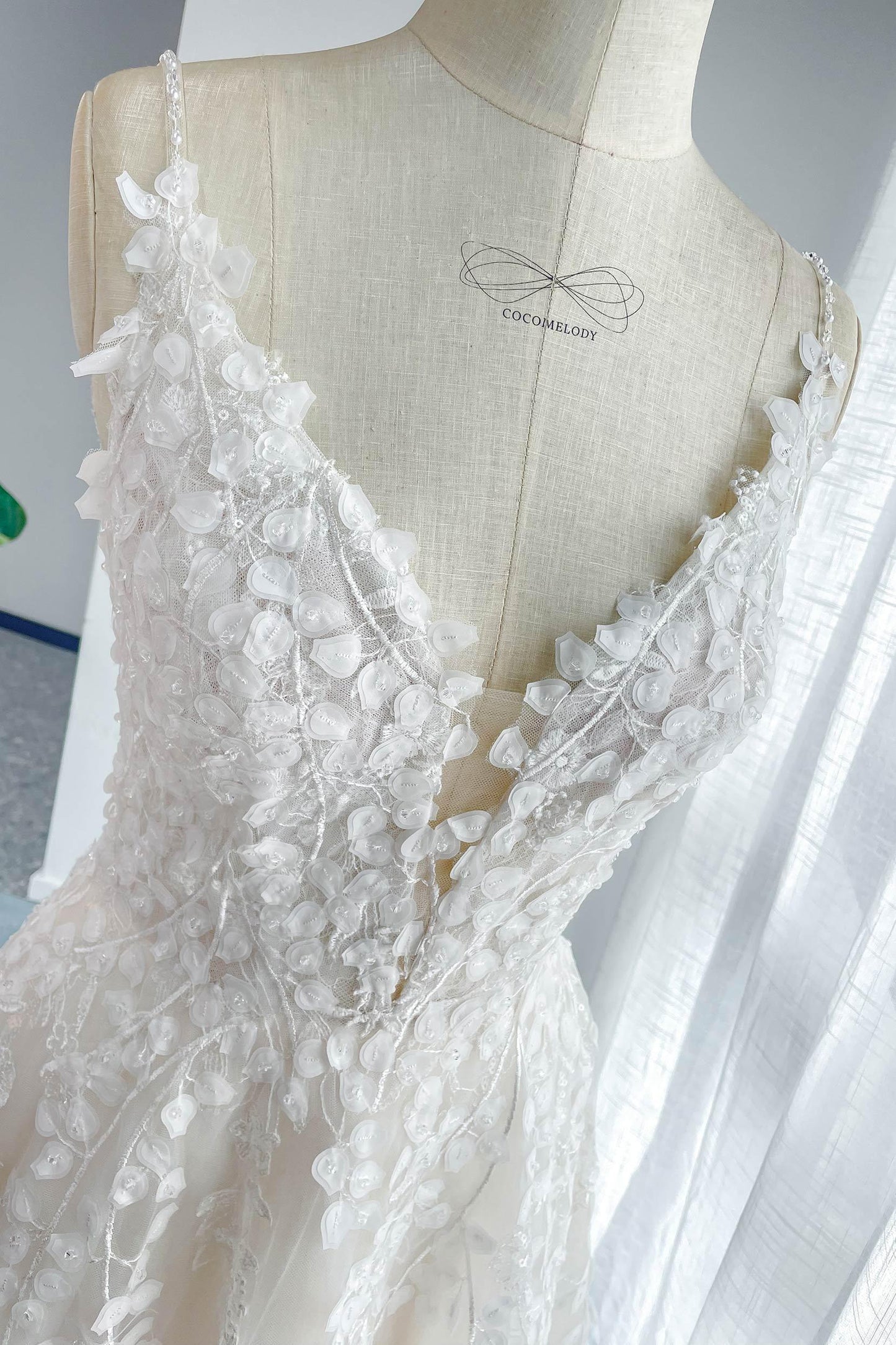 A-Line Court Train Lace Tulle Wedding Dress CW3157 - COCOMELODY