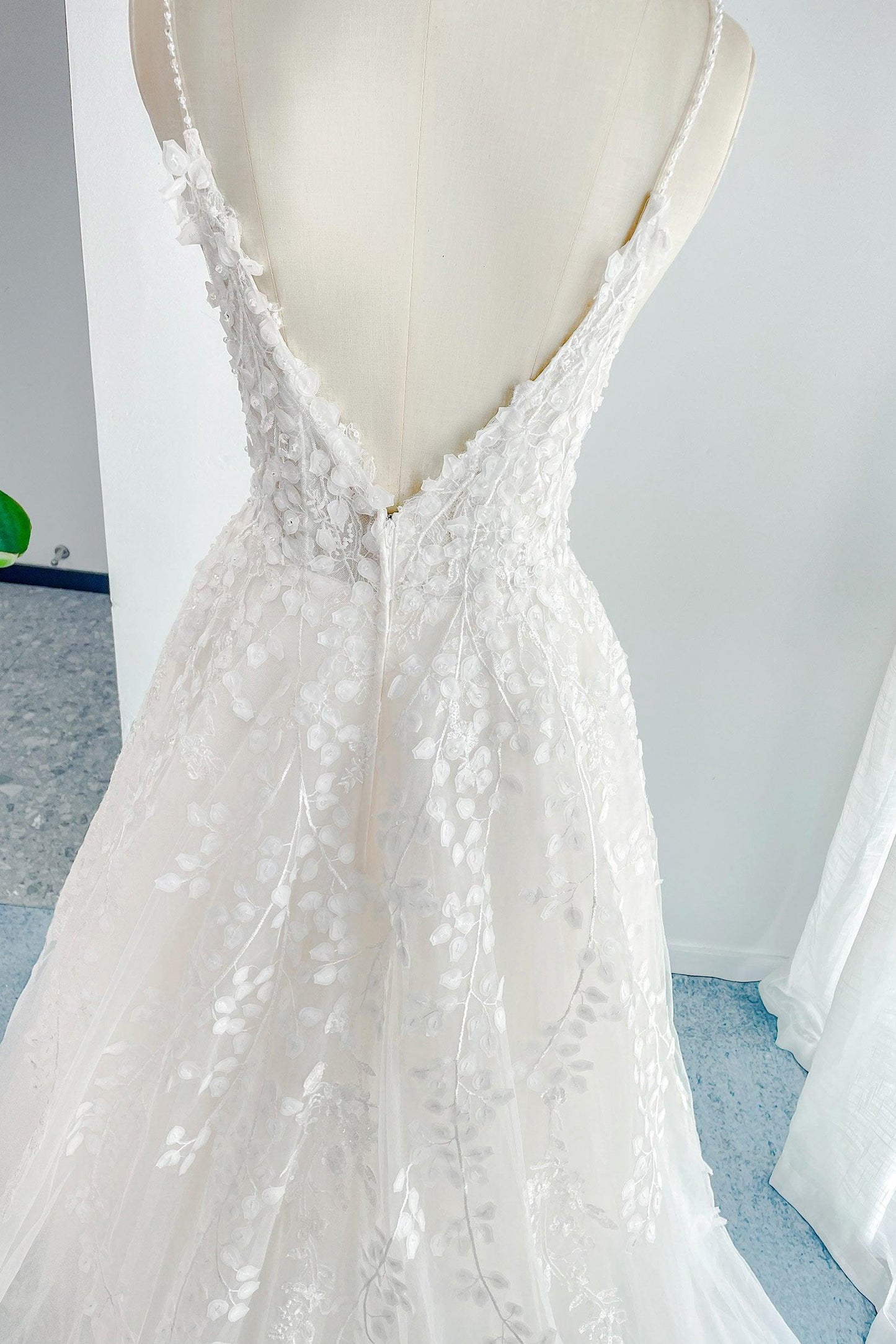 A-Line Court Train Lace Tulle Wedding Dress CW3157 - COCOMELODY