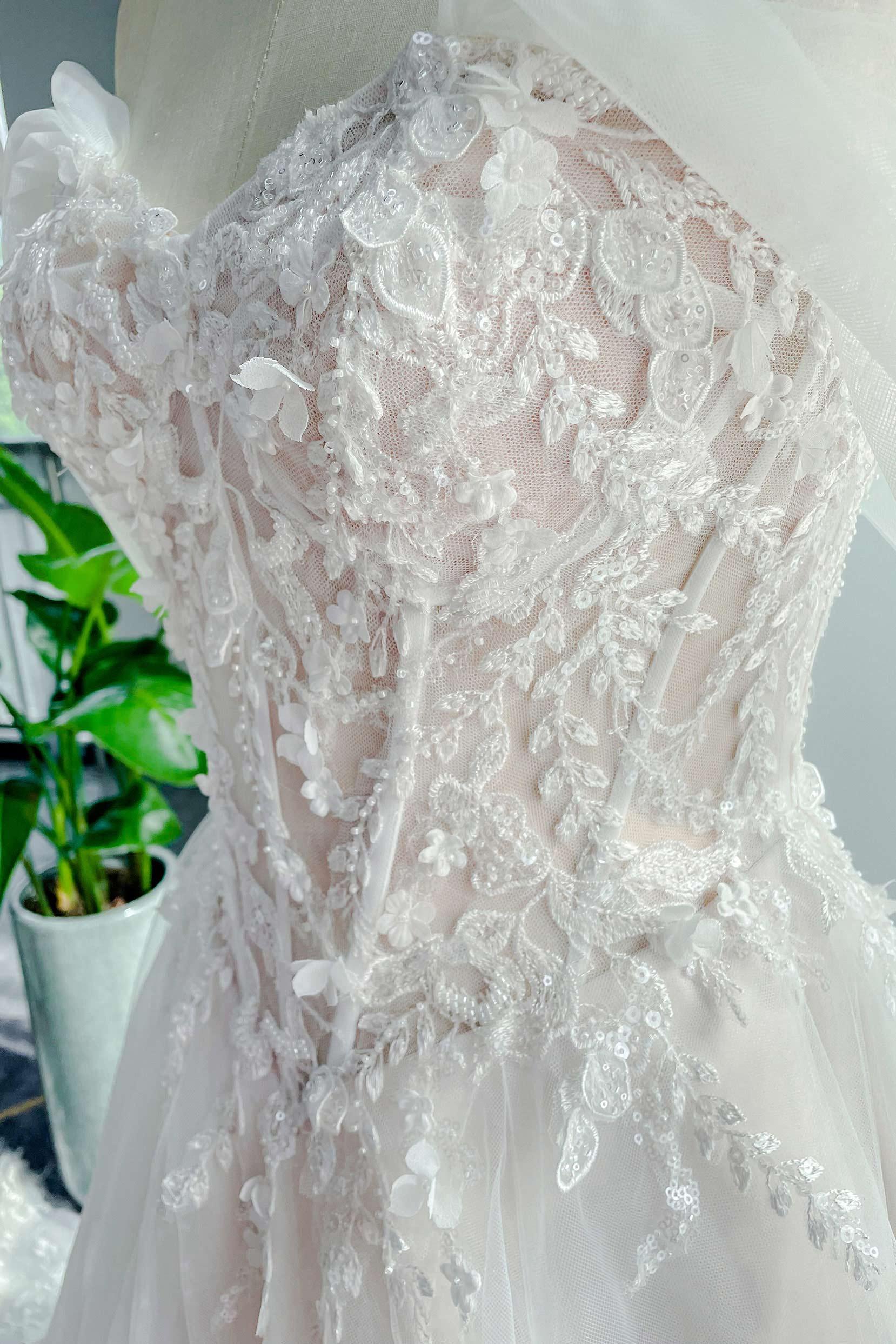 A-Line Court Train Lace Tulle Wedding Dress CW3158 - COCOMELODY
