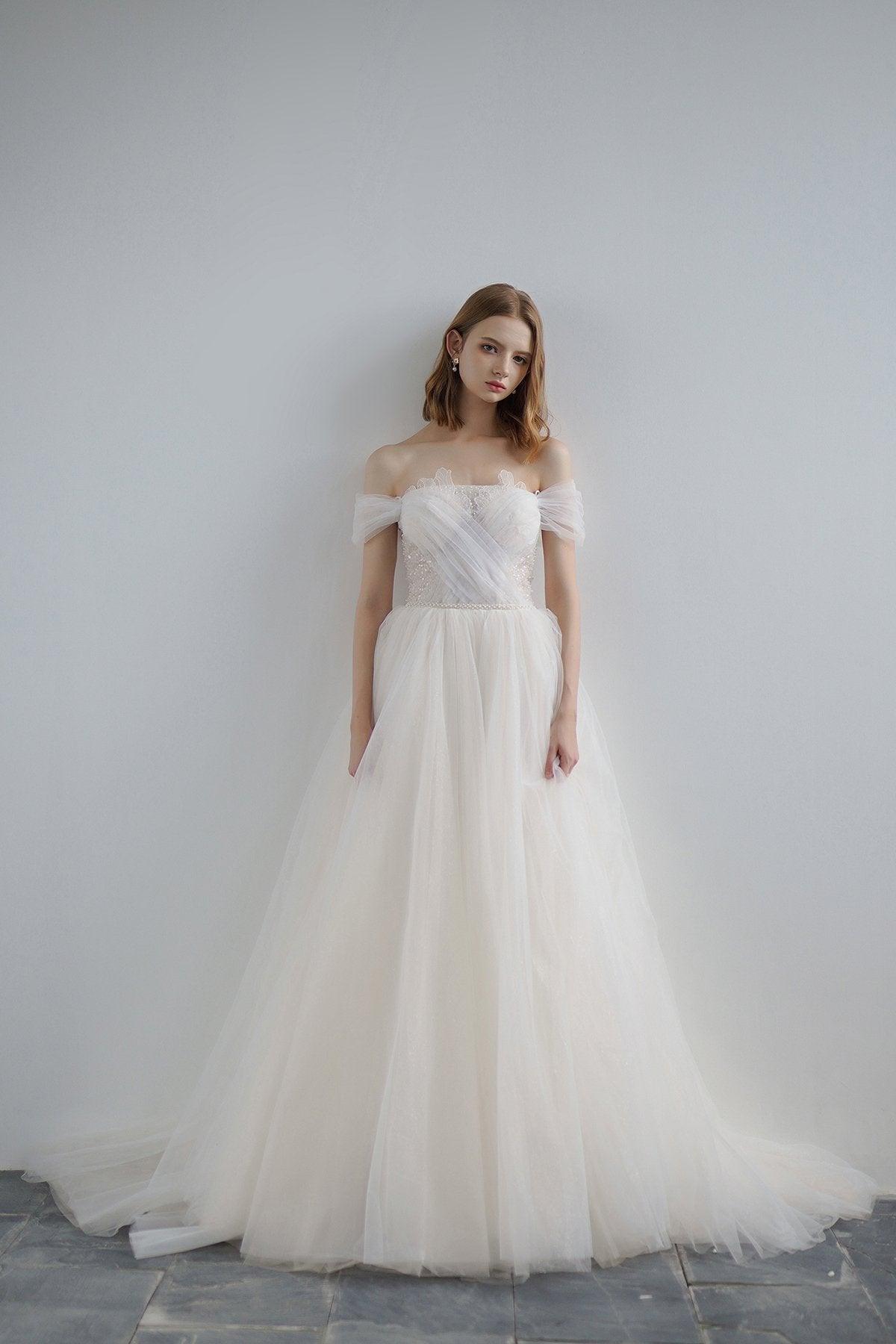 A-Line Sweep-Brush Train Lace Tulle Wedding Dress CW3220 - COCOMELODY