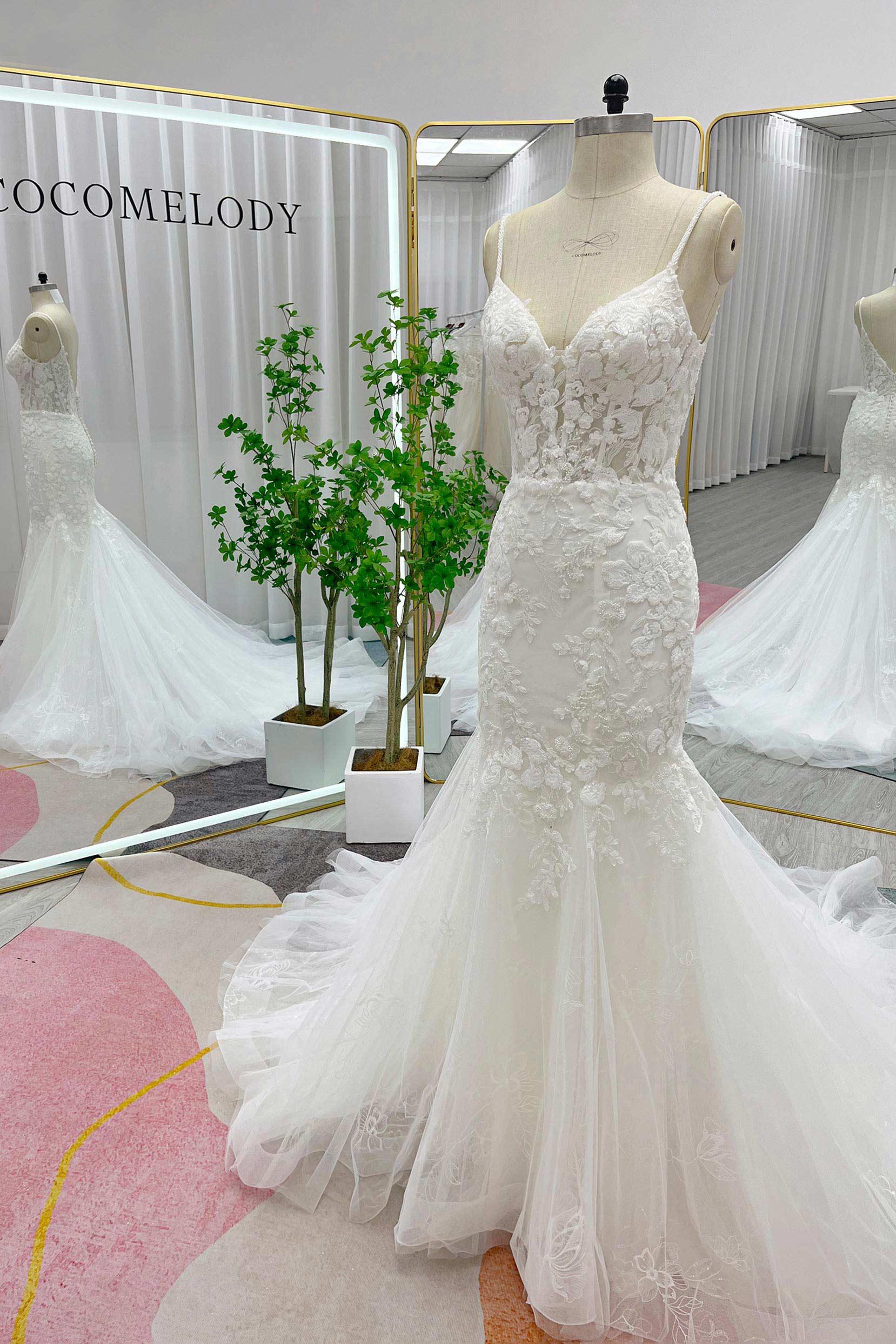 Trumpet-Mermaid Chapel Train Lace Tulle Wedding Dress CW3228 - COCOMELODY