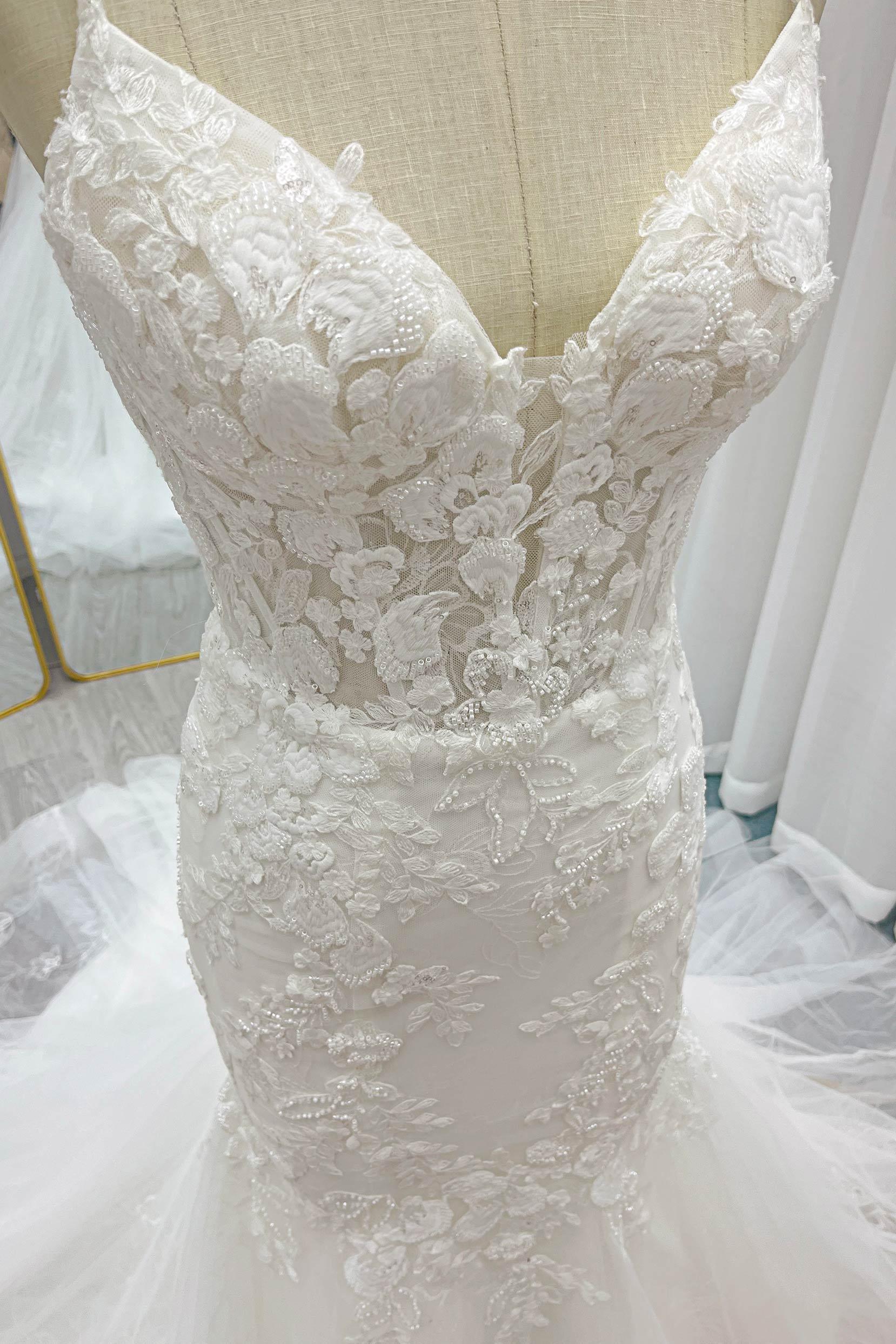 Trumpet-Mermaid Chapel Train Lace Tulle Wedding Dress CW3228 - COCOMELODY