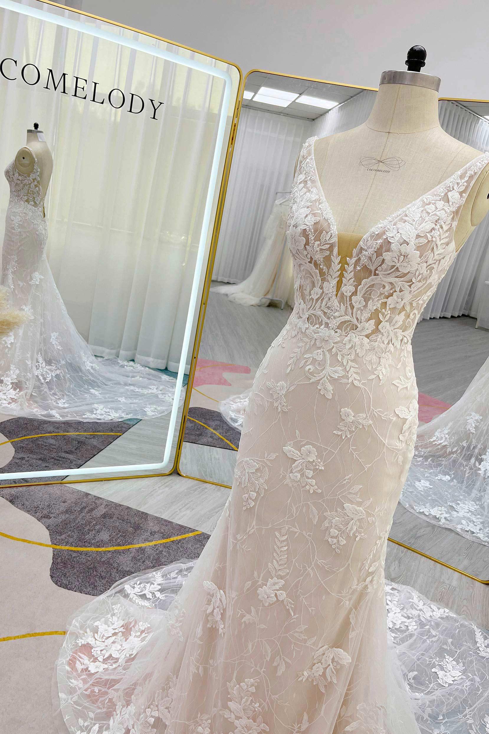 Trumpet-Mermaid Chapel Train Lace Tulle Wedding Dress CW3230 - COCOMELODY