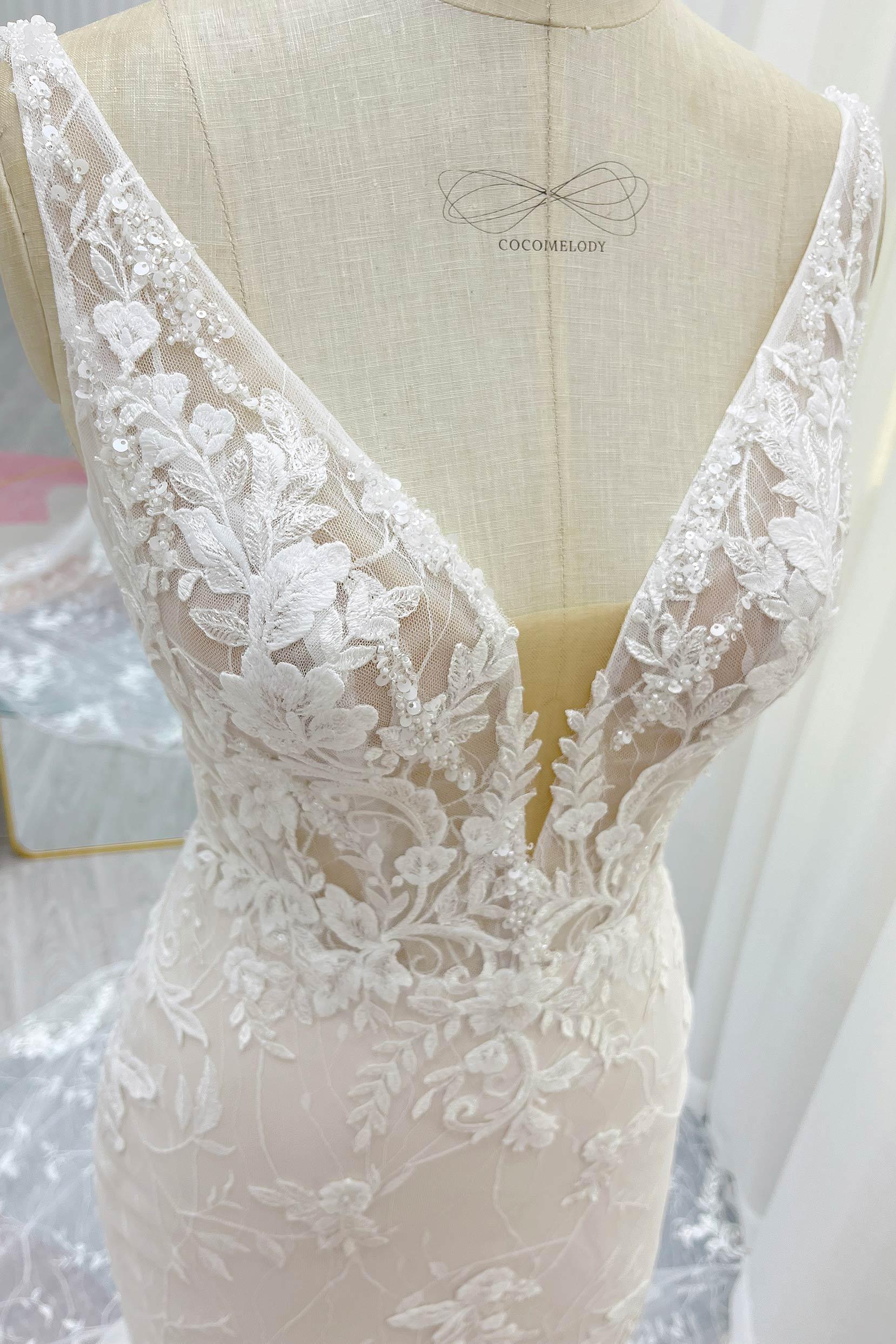 Trumpet-Mermaid Chapel Train Lace Tulle Wedding Dress CW3230 - COCOMELODY