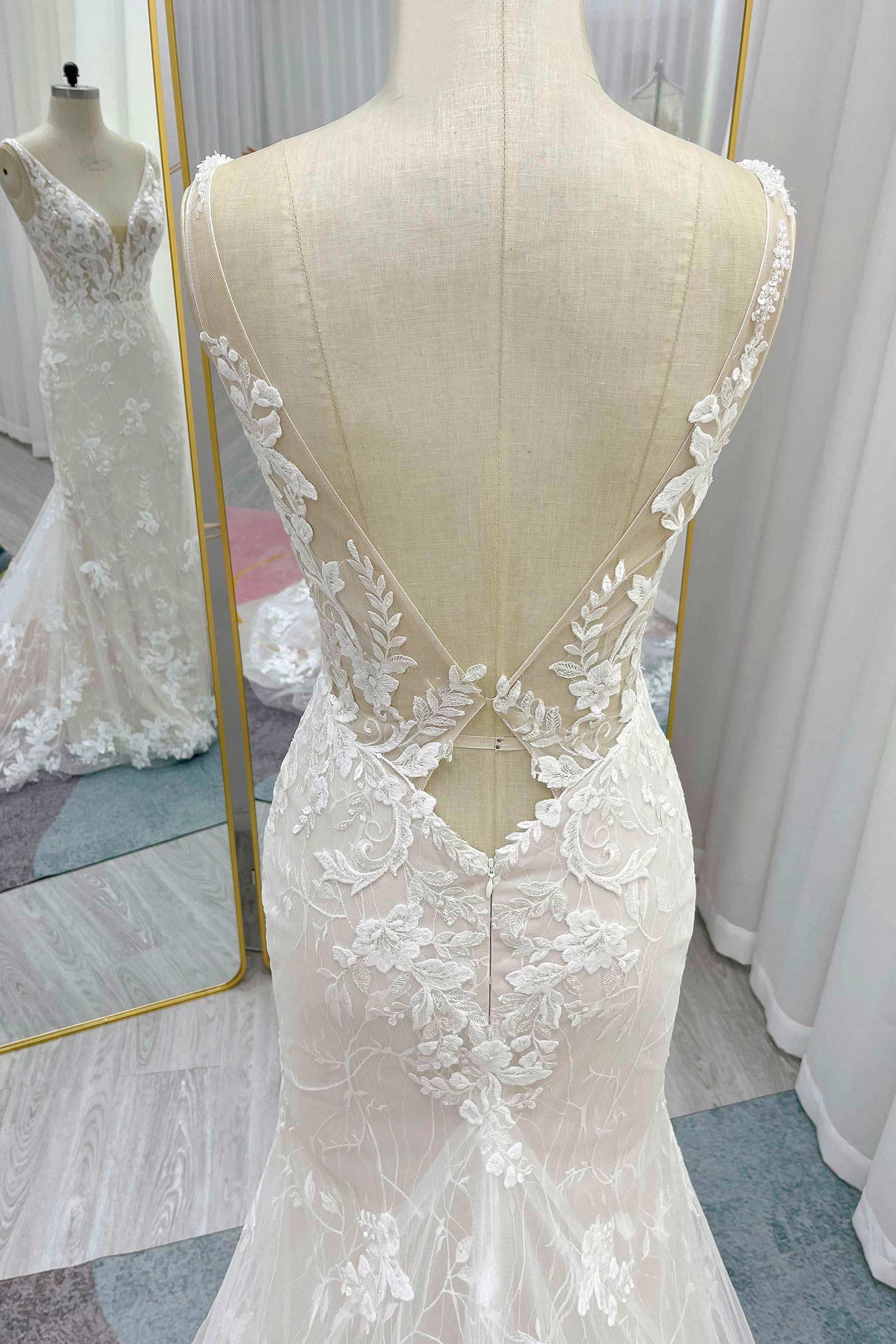 Trumpet-Mermaid Chapel Train Lace Tulle Wedding Dress CW3230 - COCOMELODY