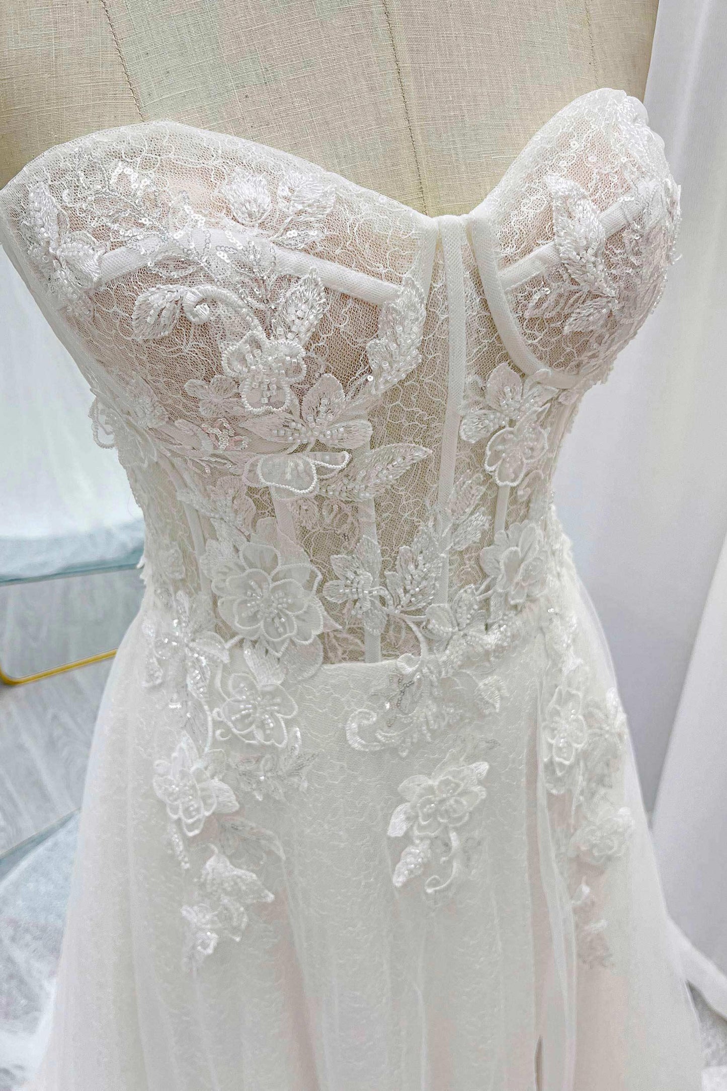 A-Line Court Train Lace Tulle Wedding Dress CW3239 - COCOMELODY