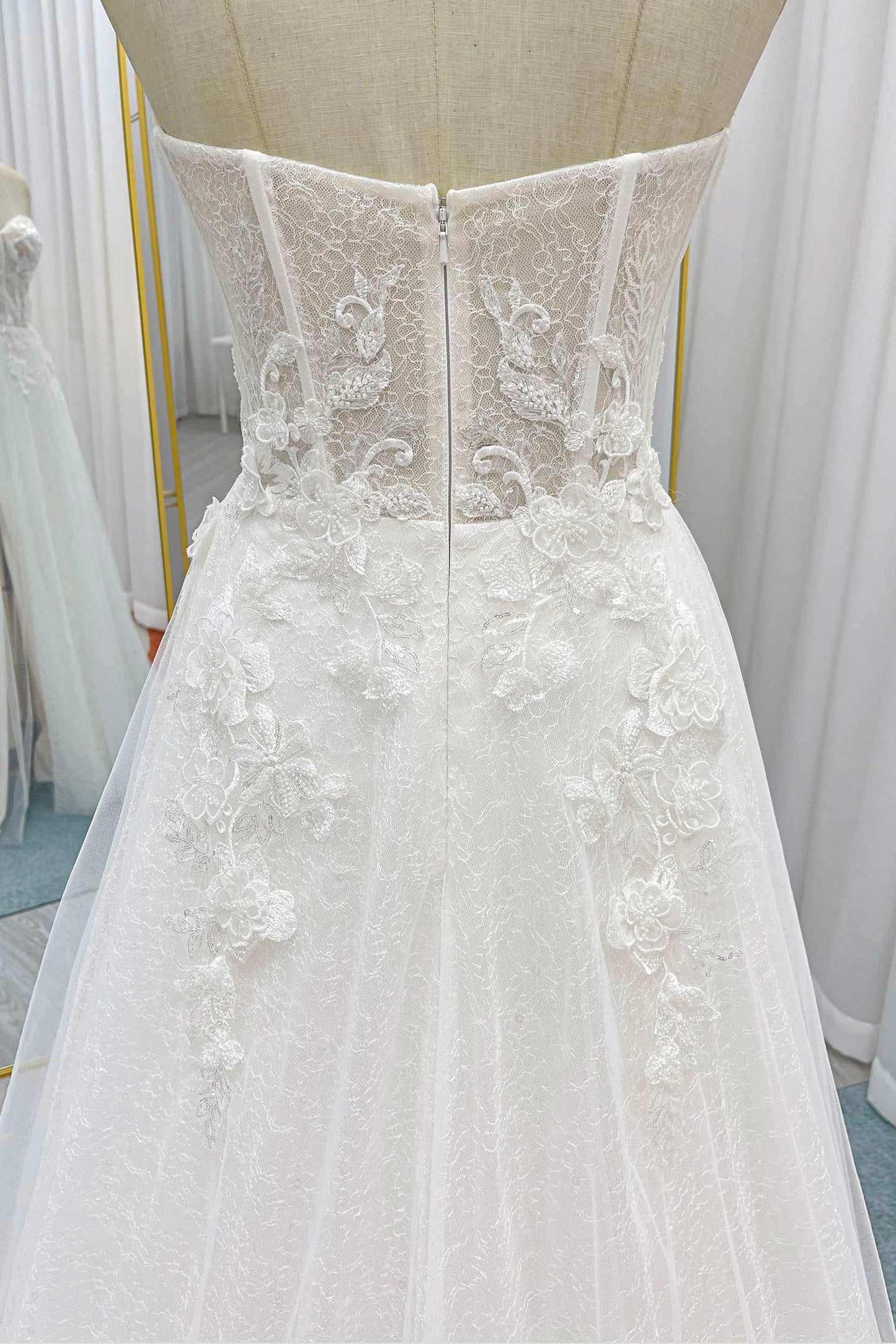 A-Line Court Train Lace Tulle Wedding Dress CW3239 - COCOMELODY