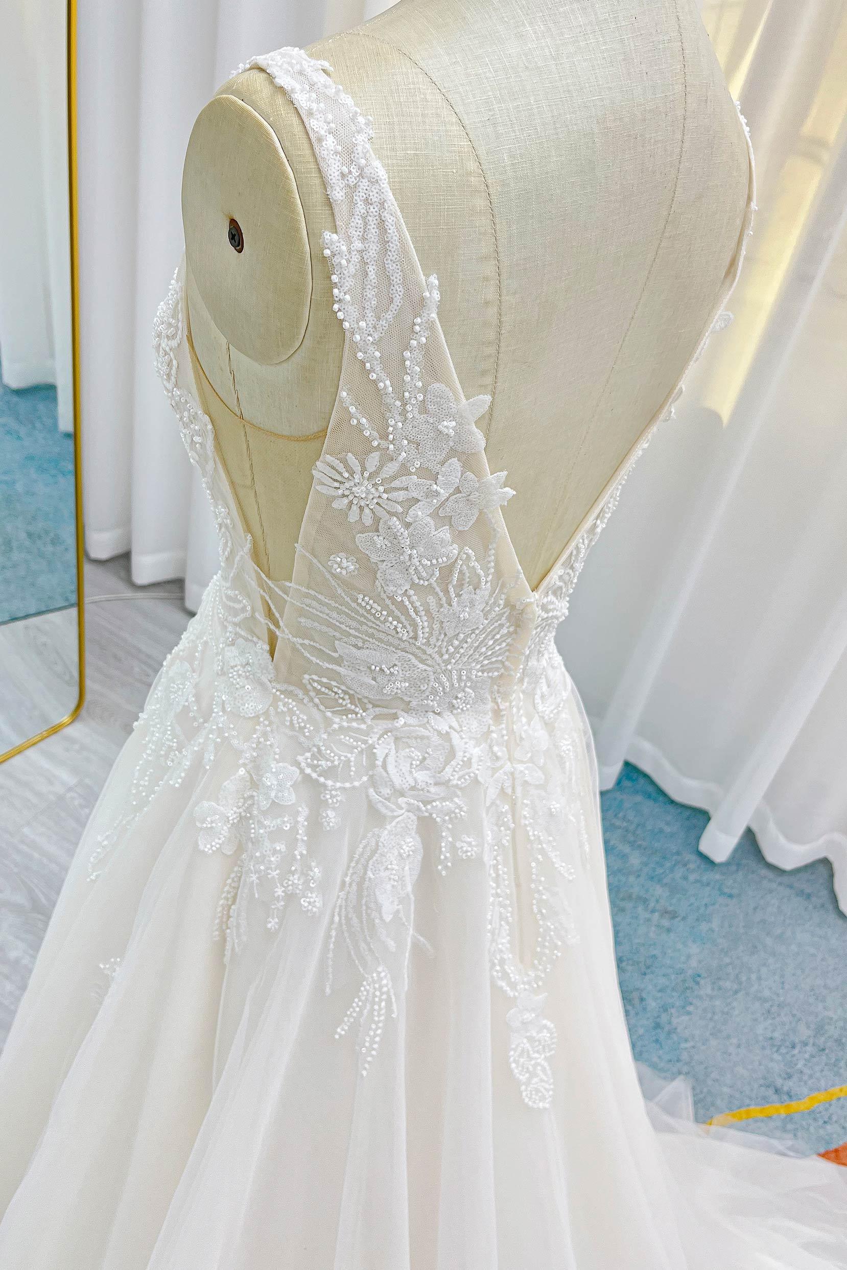 A-Line Chapel Train Lace Tulle Wedding Dress CW3241 - COCOMELODY