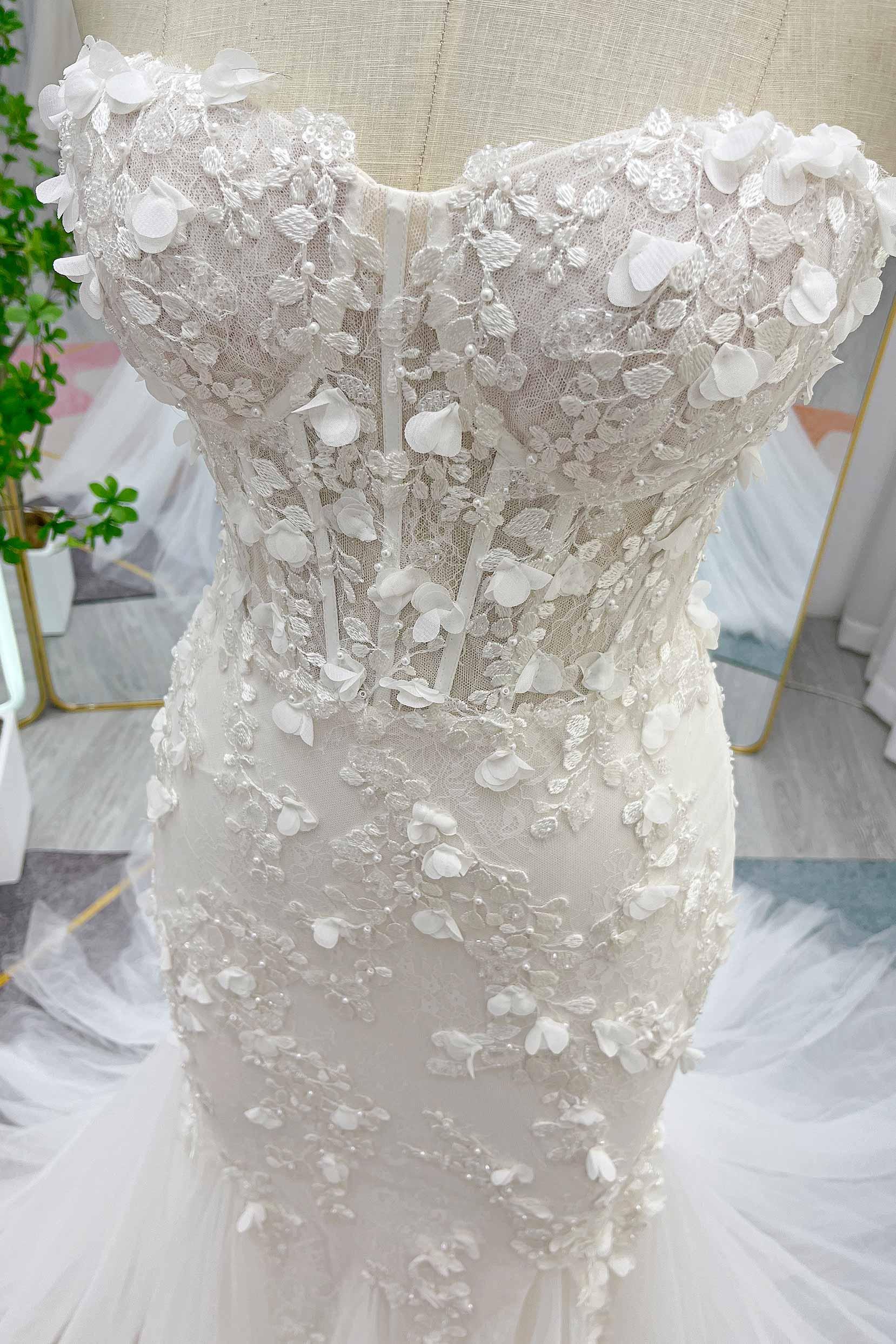 Trumpet-Mermaid Court Train Lace Tulle Wedding Dress CW3244 - COCOMELODY