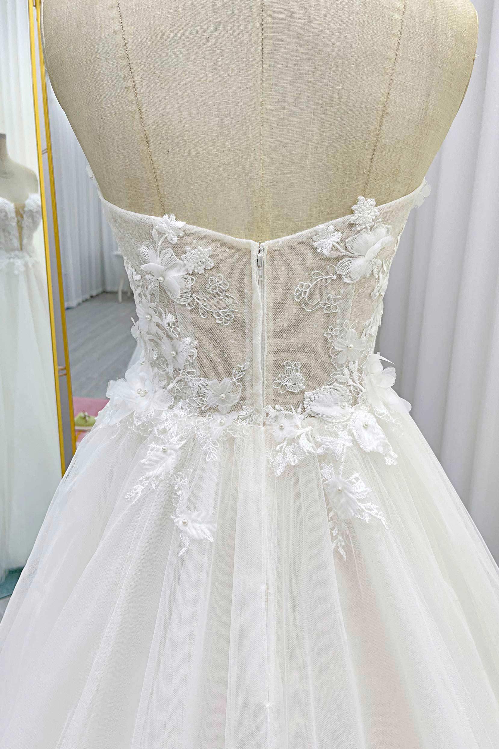 A-Line Court Train Lace Tulle Wedding Dress CW3245 - COCOMELODY